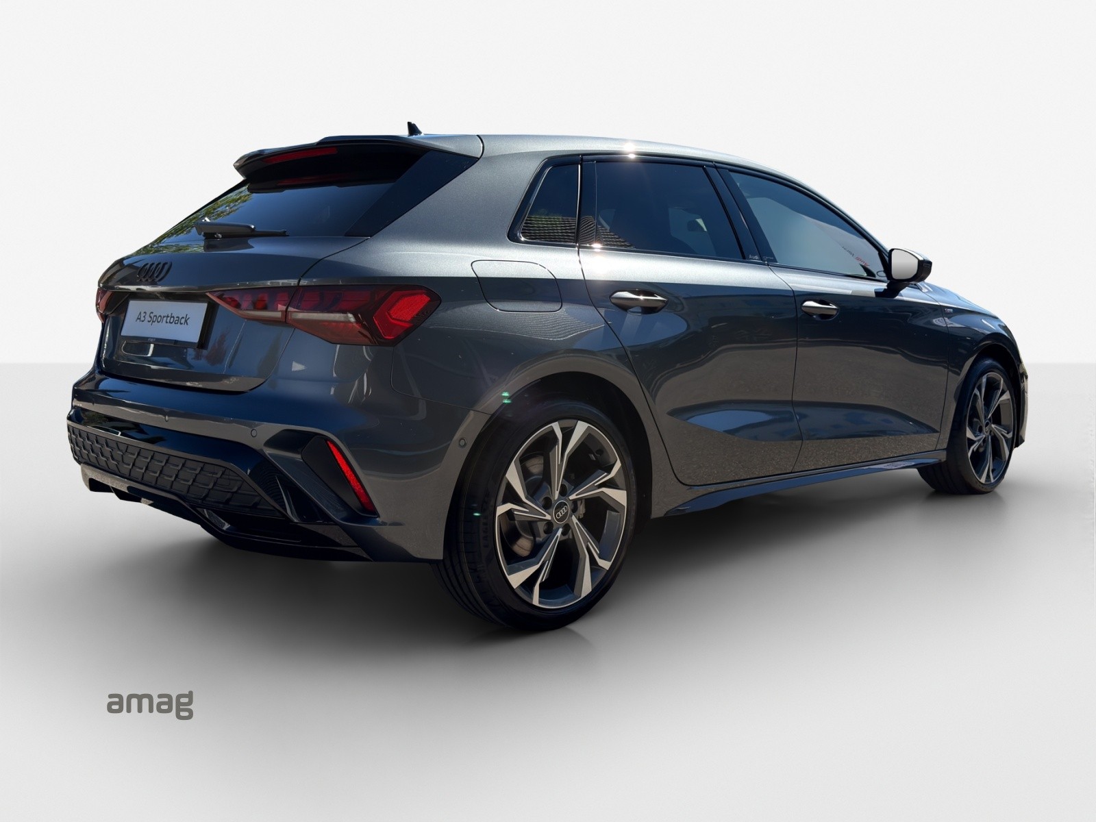 AUDI A3 Sportback TFSI 110 kW S line Attraction S tronic-image-4
