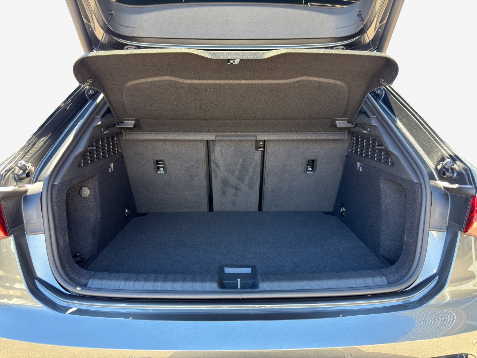 AUDI A3 Sportback TFSI 110 kW S line Attraction S tronic-image-11