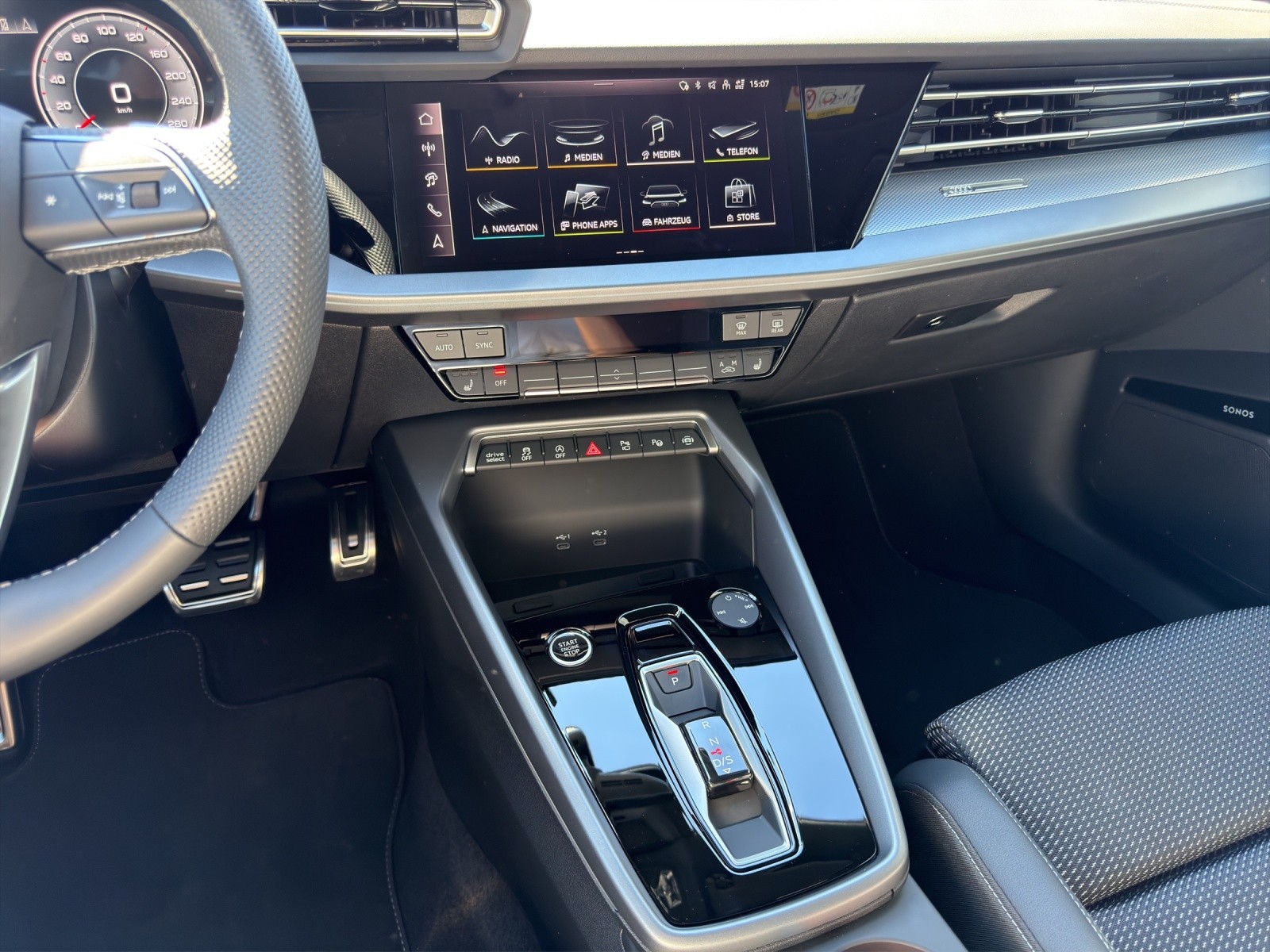 AUDI A3 Sportback TFSI 110 kW S line Attraction S tronic-image-9