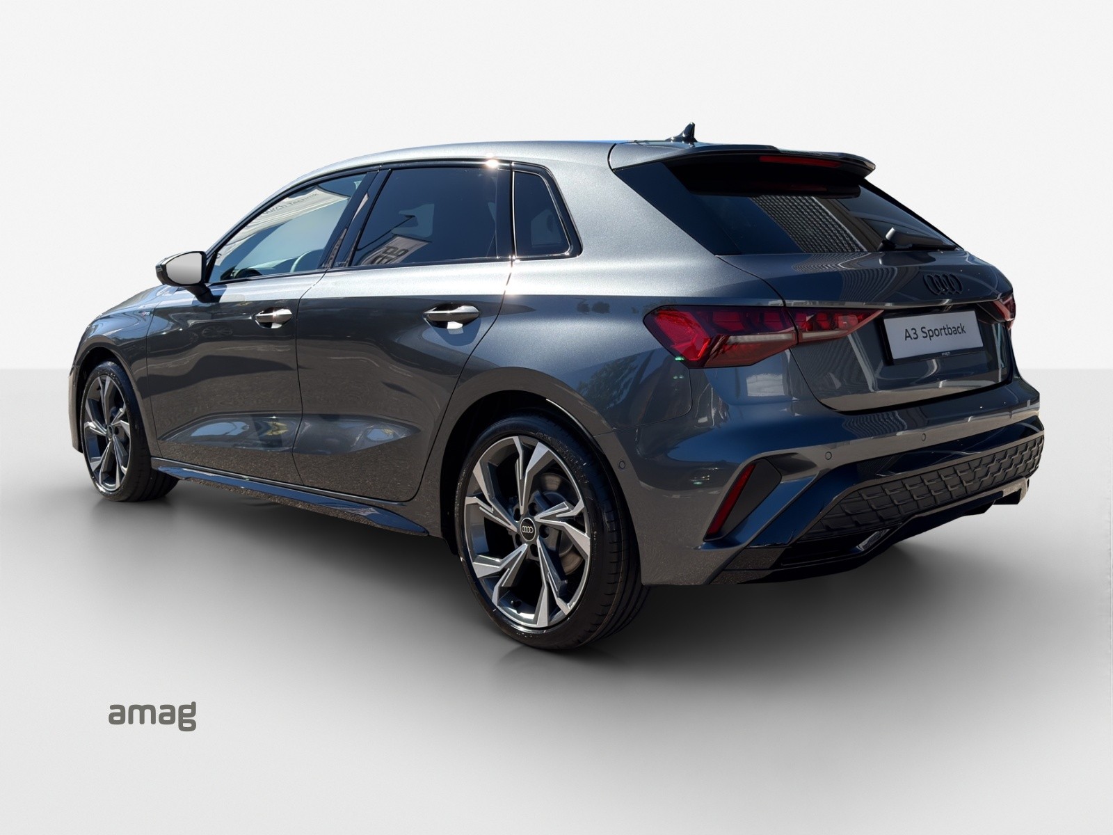 AUDI A3 Sportback TFSI 110 kW S line Attraction S tronic-image-2
