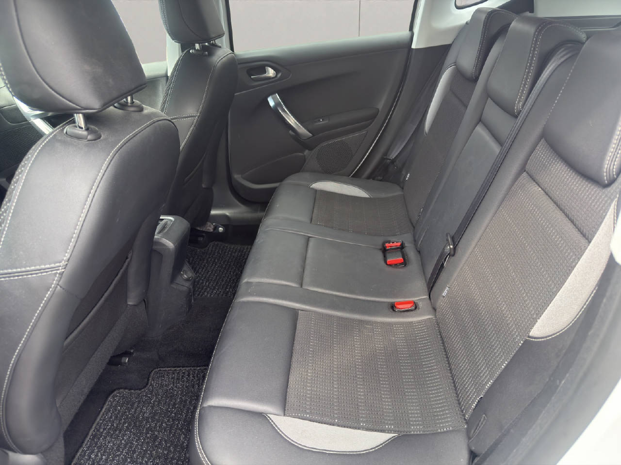PEUGEOT 2008 1.2 PureTech Active EGS S/S Ersatzwagen-image-5