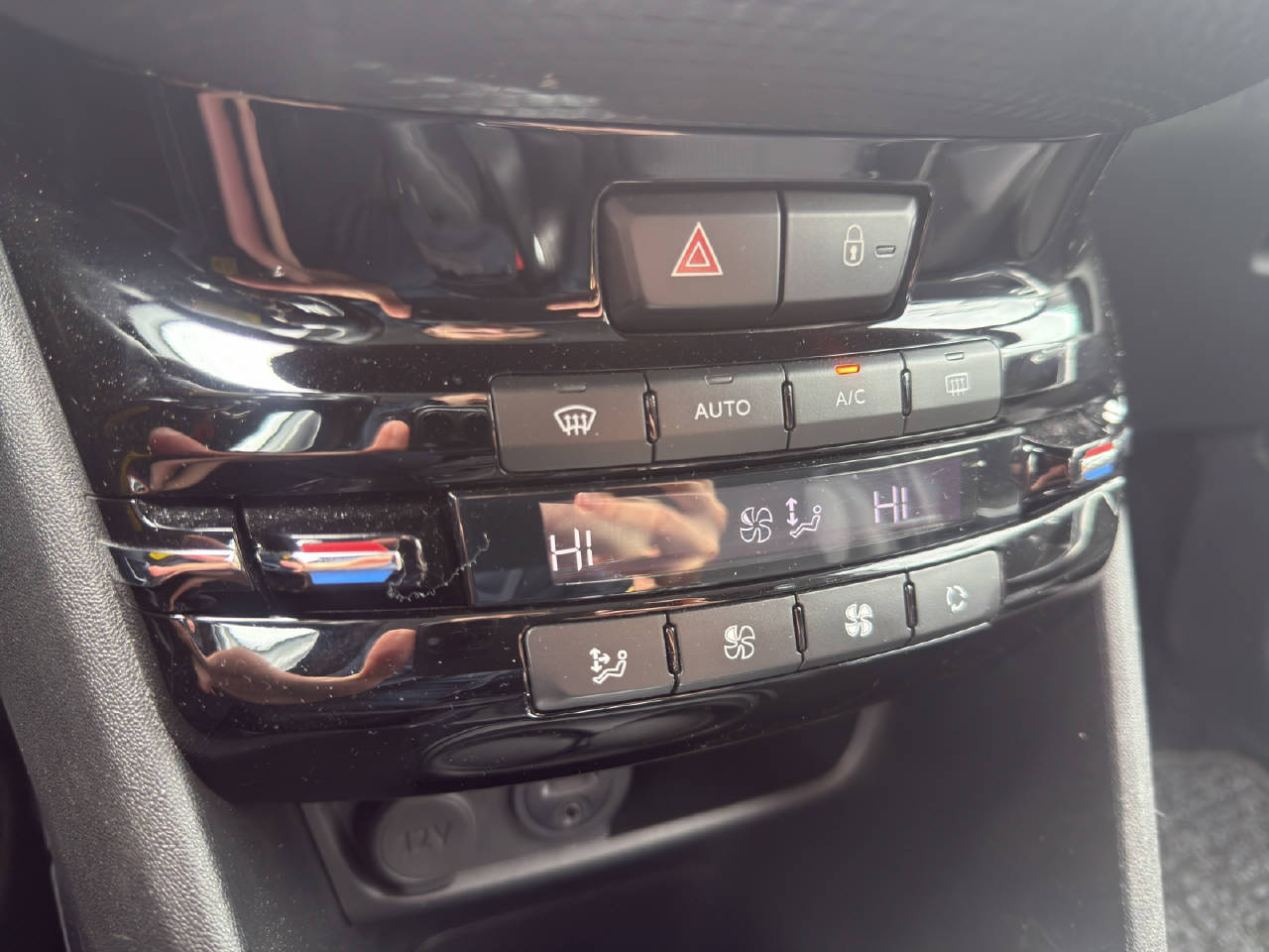 PEUGEOT 2008 1.2 PureTech Active EGS S/S Ersatzwagen-image-9