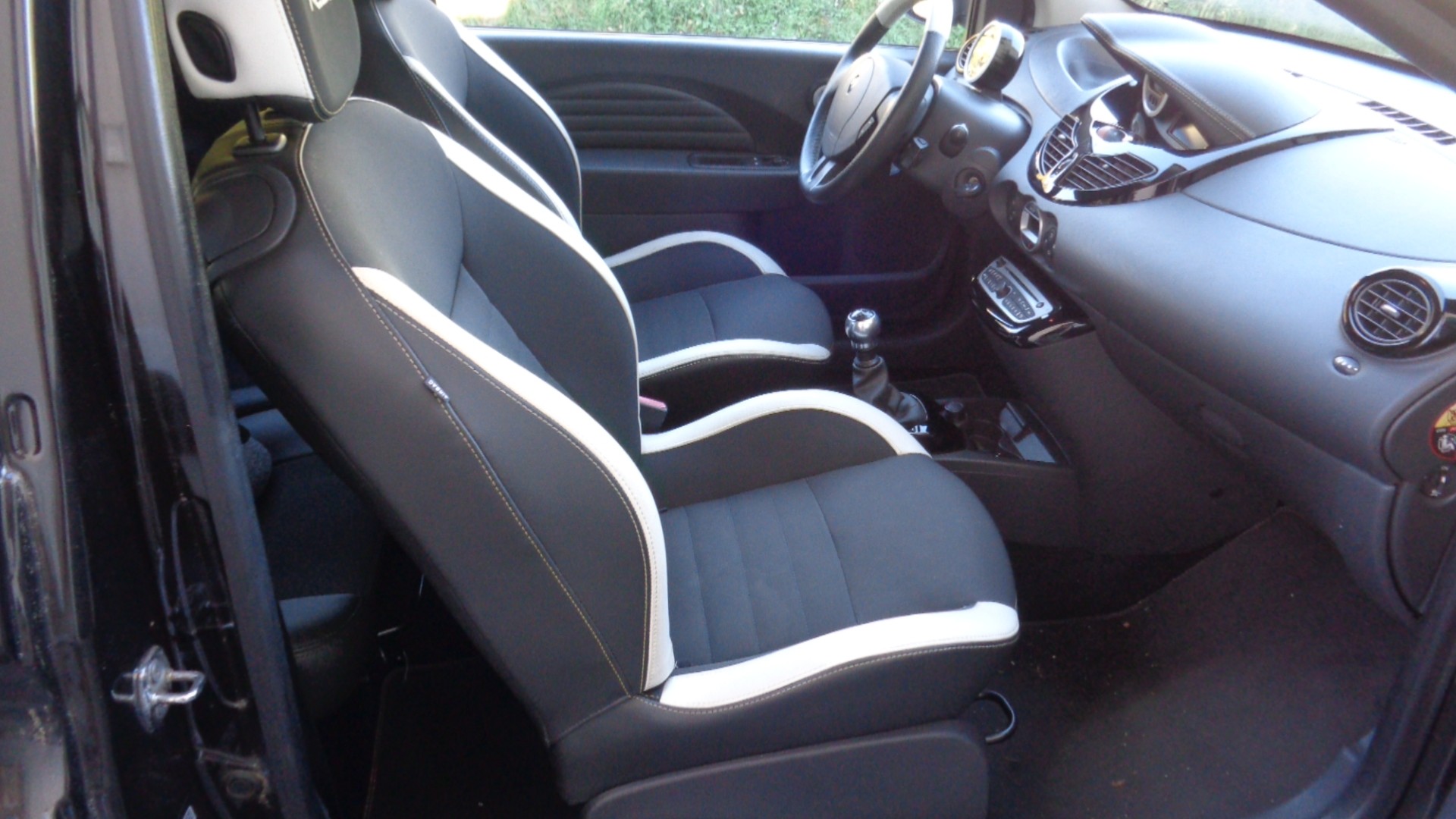 RENAULT Twingo 1.6 16V RS-image-4