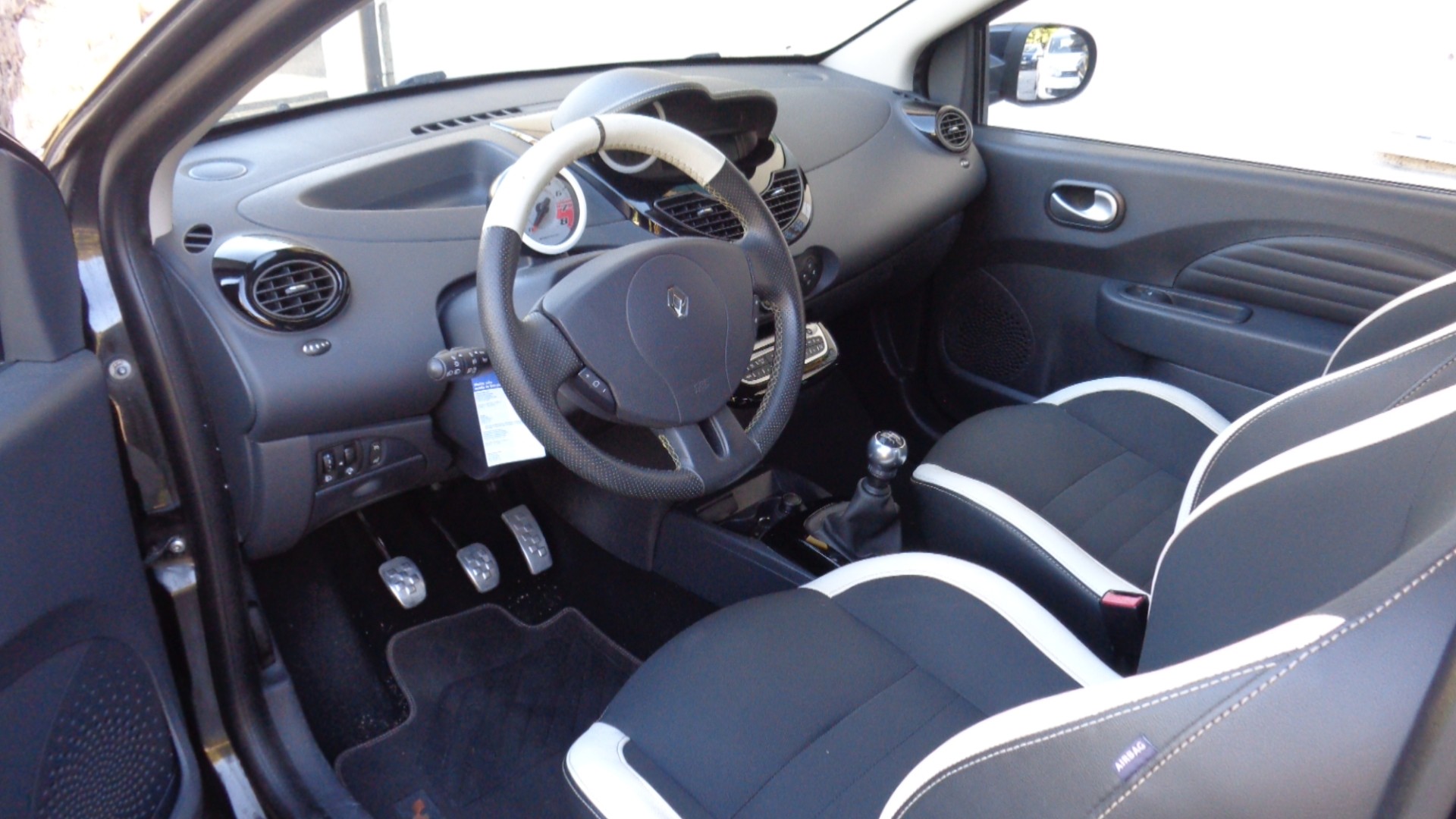 RENAULT Twingo 1.6 16V RS-image-2