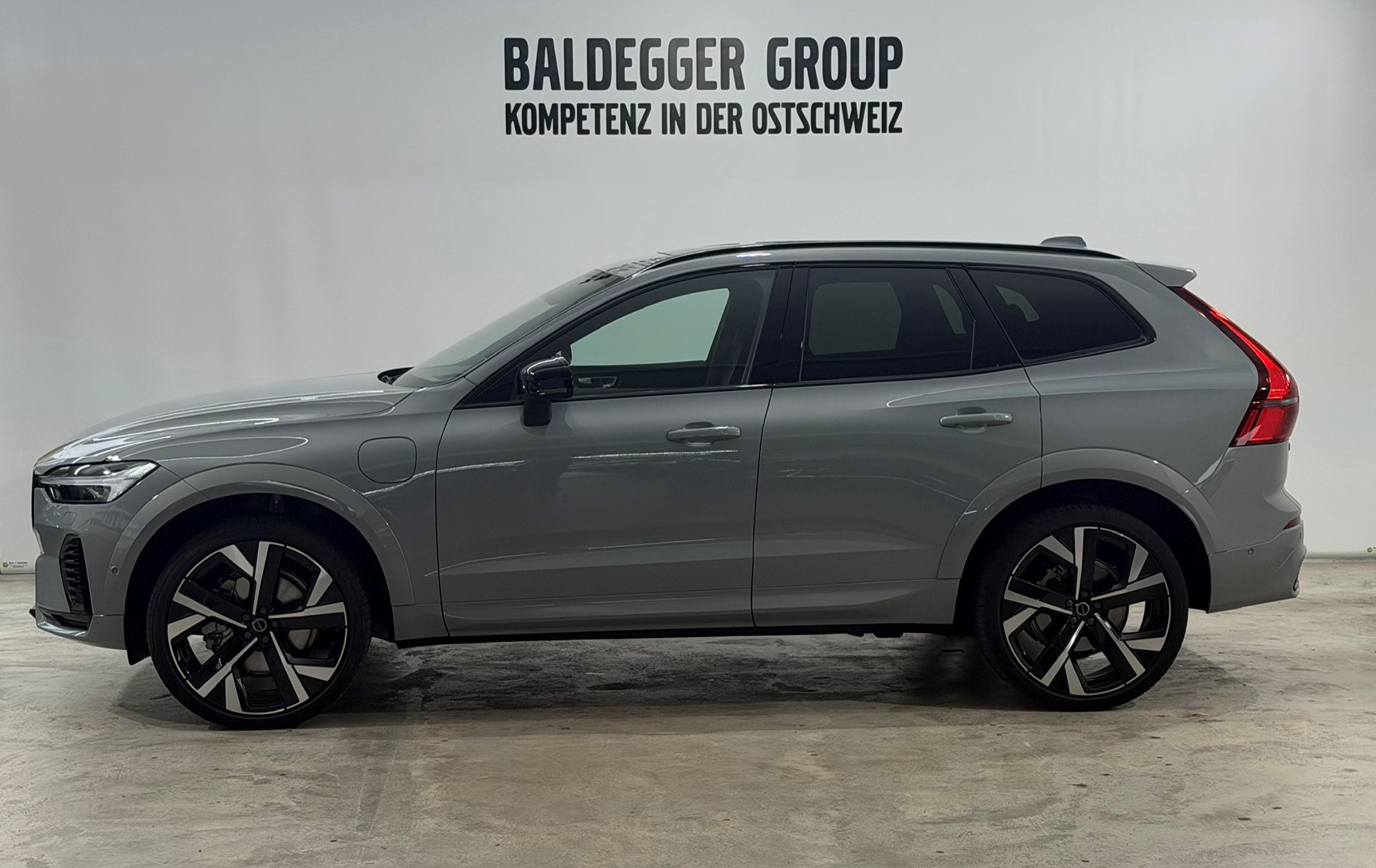 VOLVO XC60 2.0 T8 TE Black Edition e-showroom-element-2