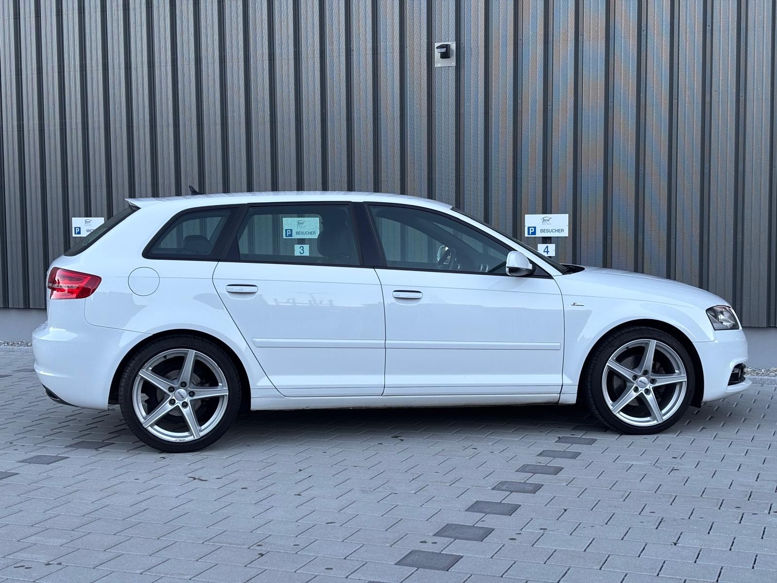 AUDI AUDI A3 Sportback 1.2 TFSI S line-image-8