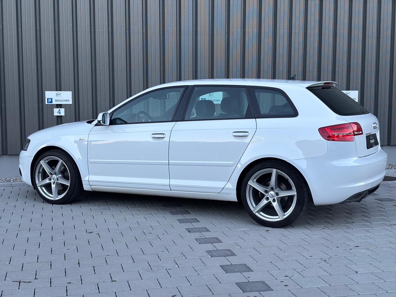 AUDI AUDI A3 Sportback 1.2 TFSI S line-image-4