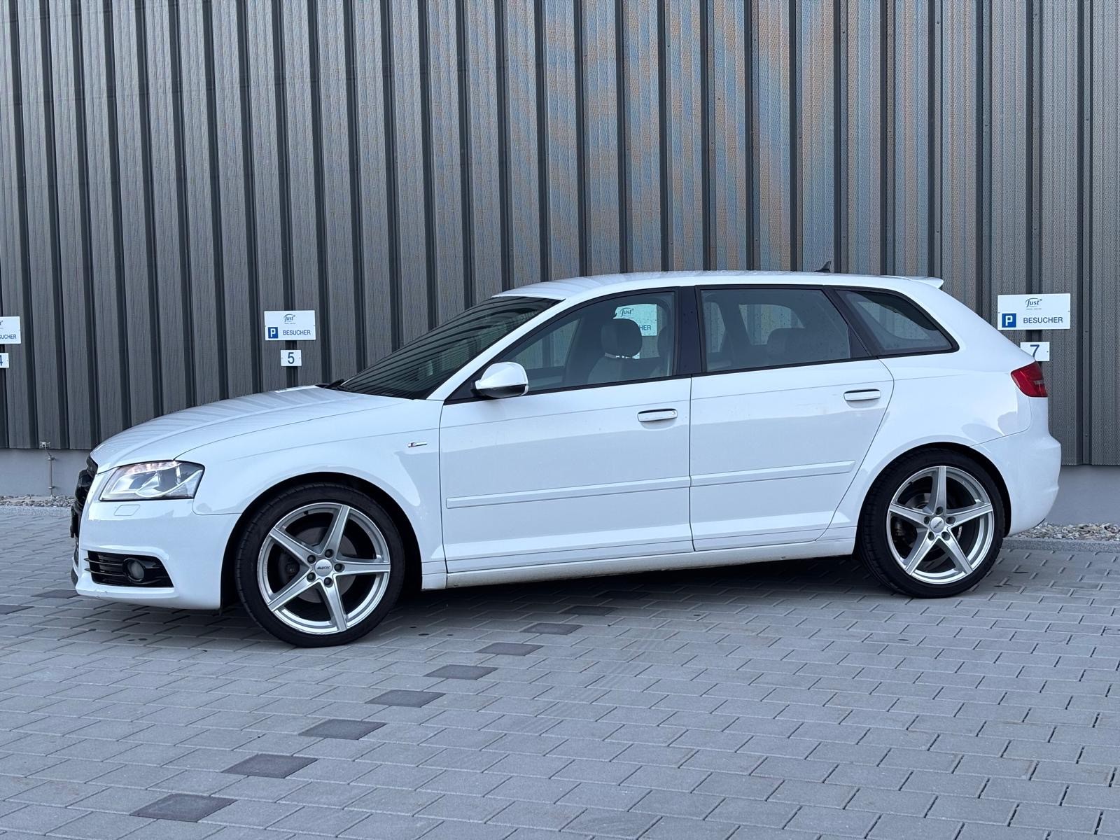 AUDI AUDI A3 Sportback 1.2 TFSI S line-image-3
