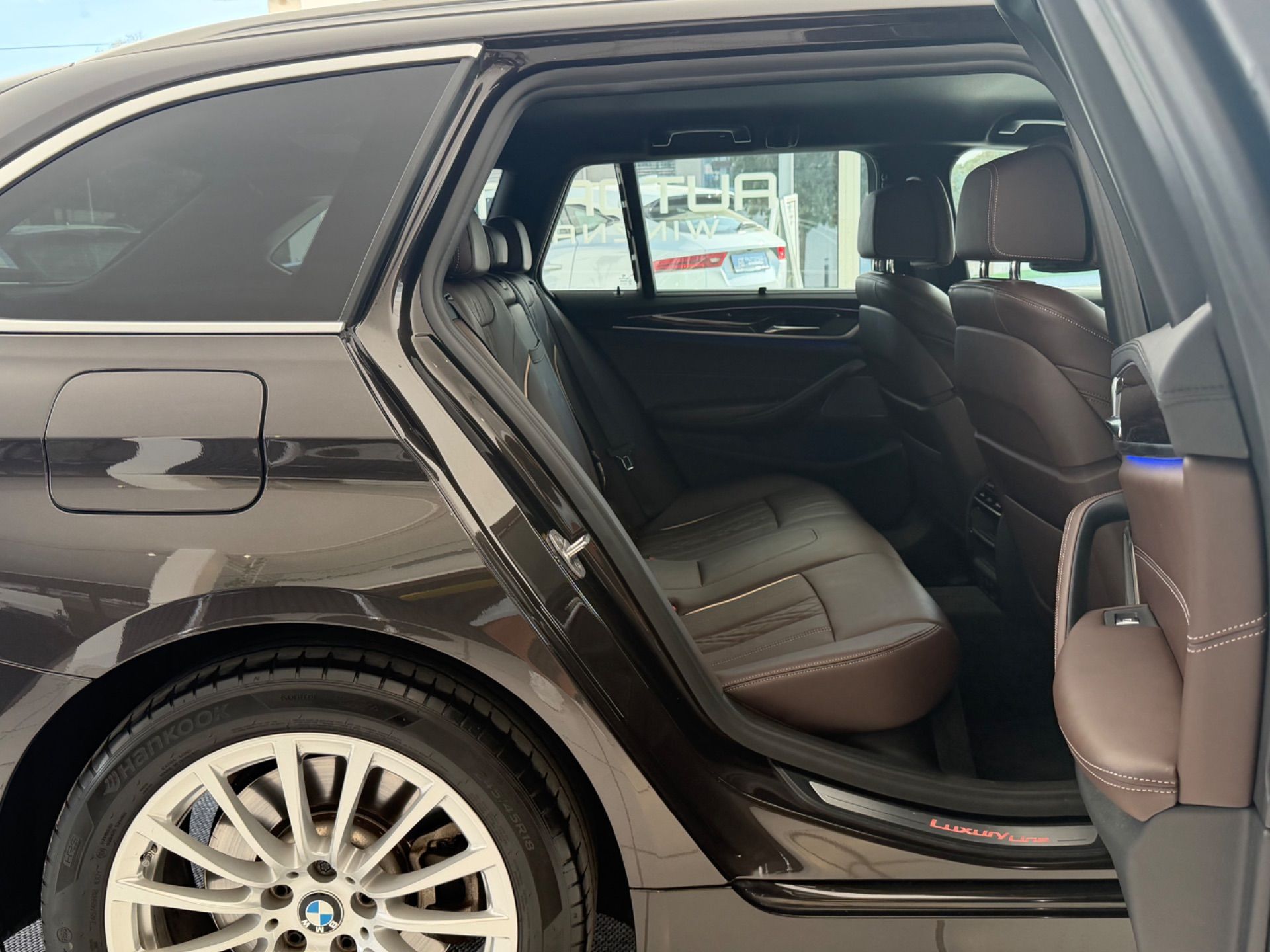 BMW 530 d xDrive Touring Luxury Line Steptronic **TOP Ausstattung**-image-23