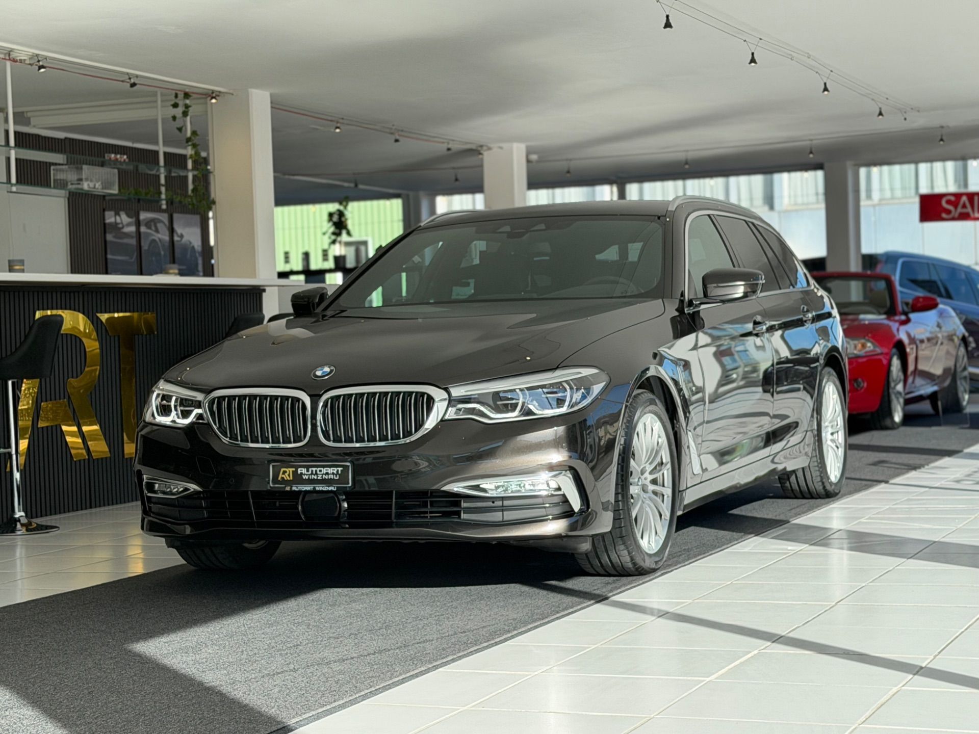 BMW 530 d xDrive Touring Luxury Line Steptronic **TOP Ausstattung**-image-0