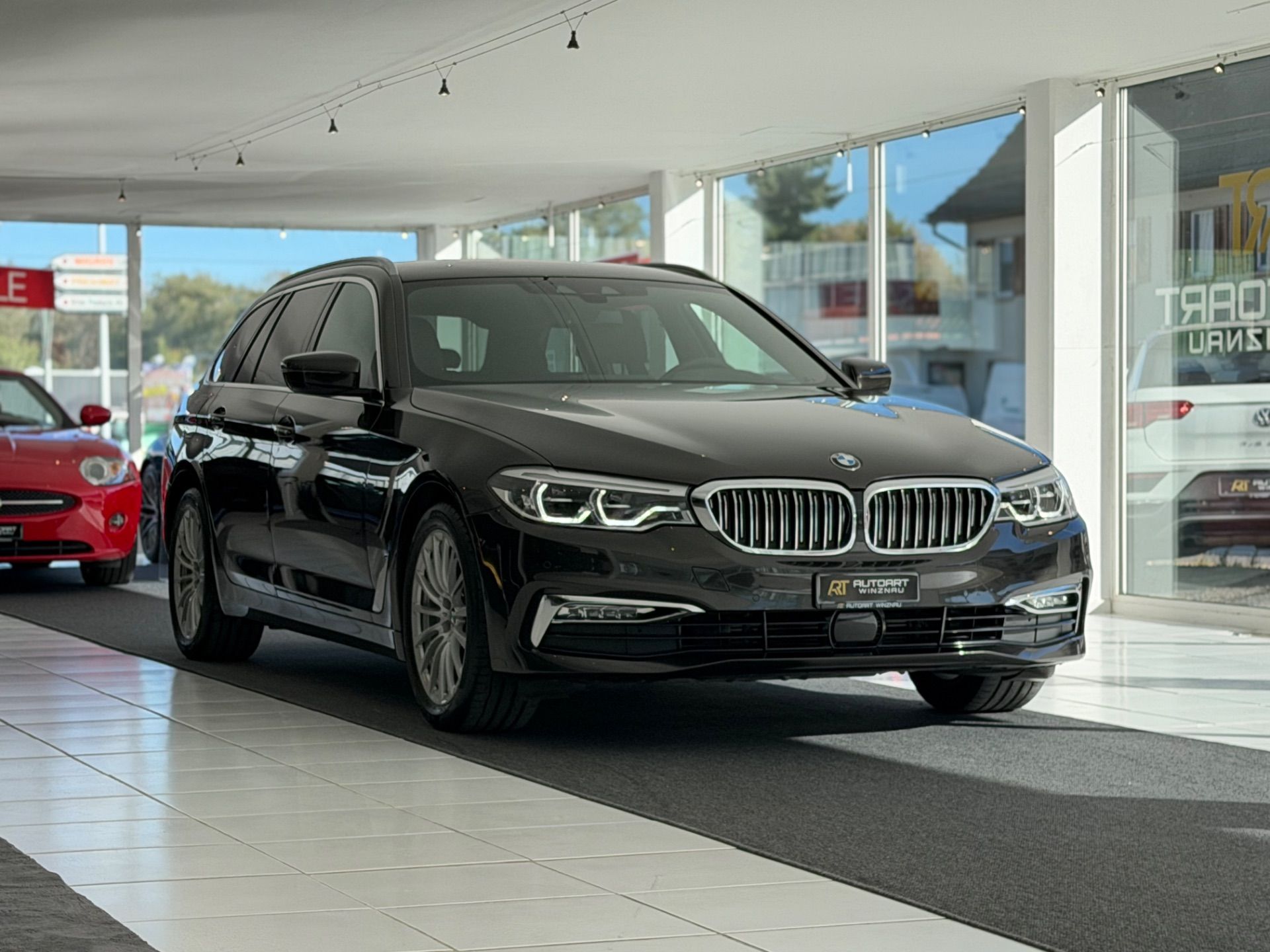 BMW 530 d xDrive Touring Luxury Line Steptronic **TOP Ausstattung**-image-2