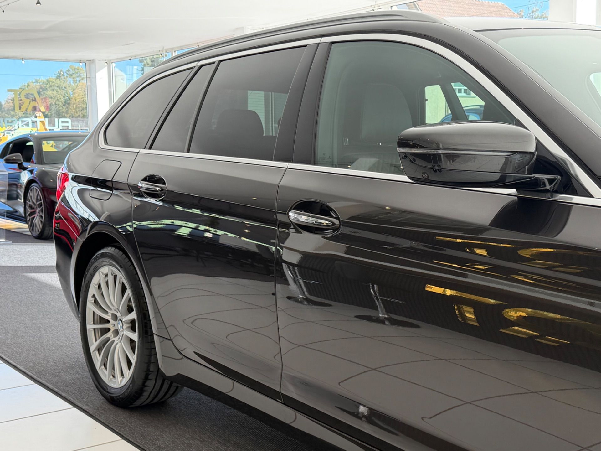 BMW 530 d xDrive Touring Luxury Line Steptronic **TOP Ausstattung**-image-5