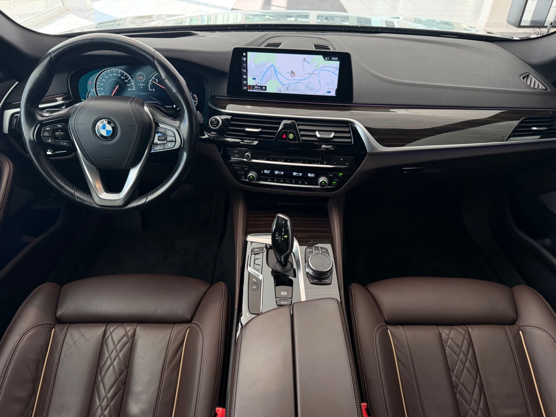 BMW 530 d xDrive Touring Luxury Line Steptronic **TOP Ausstattung**-image-13