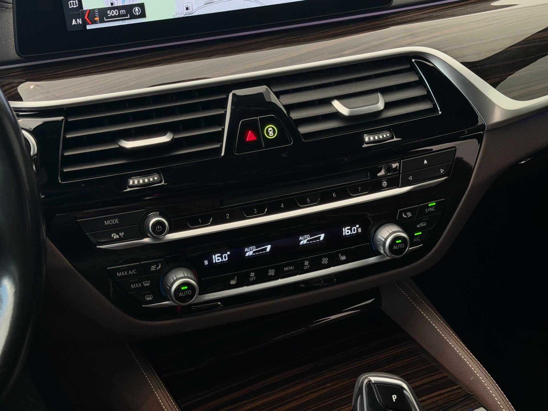 BMW 530 d xDrive Touring Luxury Line Steptronic **TOP Ausstattung**-image-18