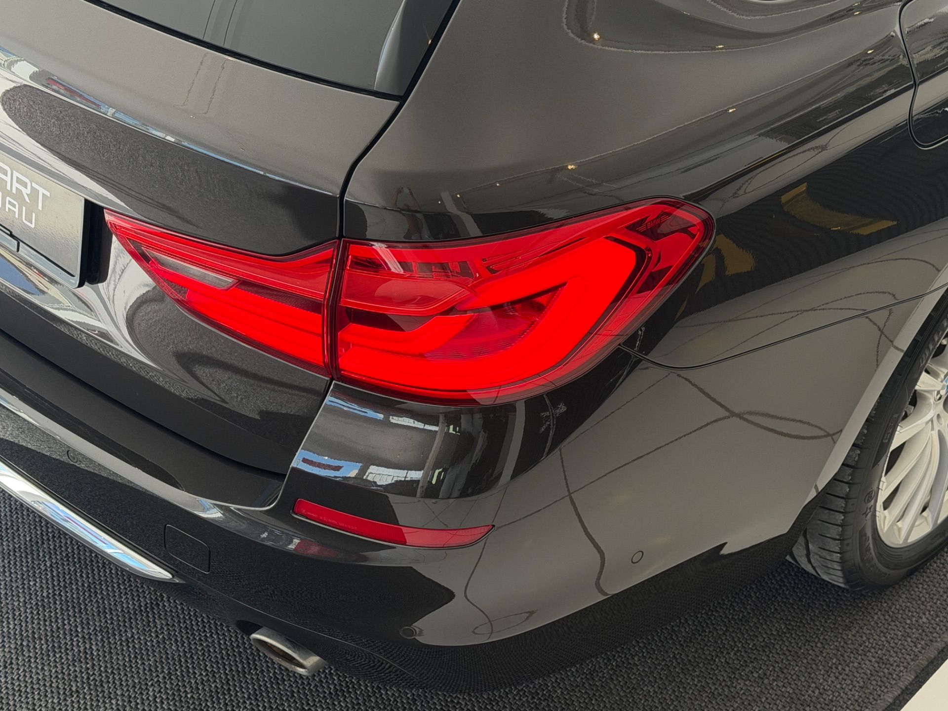 BMW 530 d xDrive Touring Luxury Line Steptronic **TOP Ausstattung**-image-24