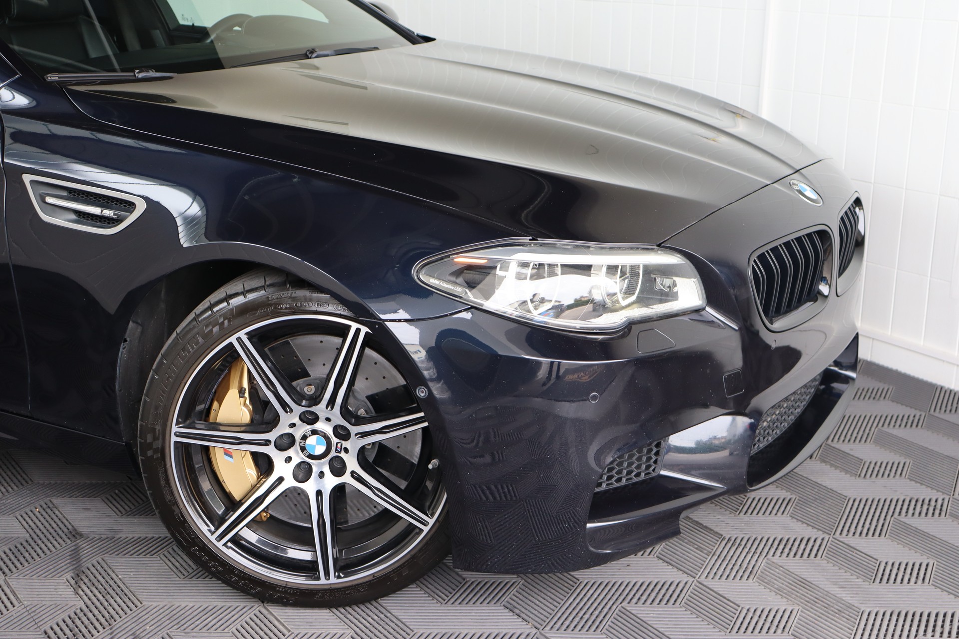 BMW M5 DRIVELOGIC COMPETITION EDITION * 1/200 * CARBON INTERIOR & EXTERIOR * VOLLLEDER * BANG & OLUFSEN *-image-3