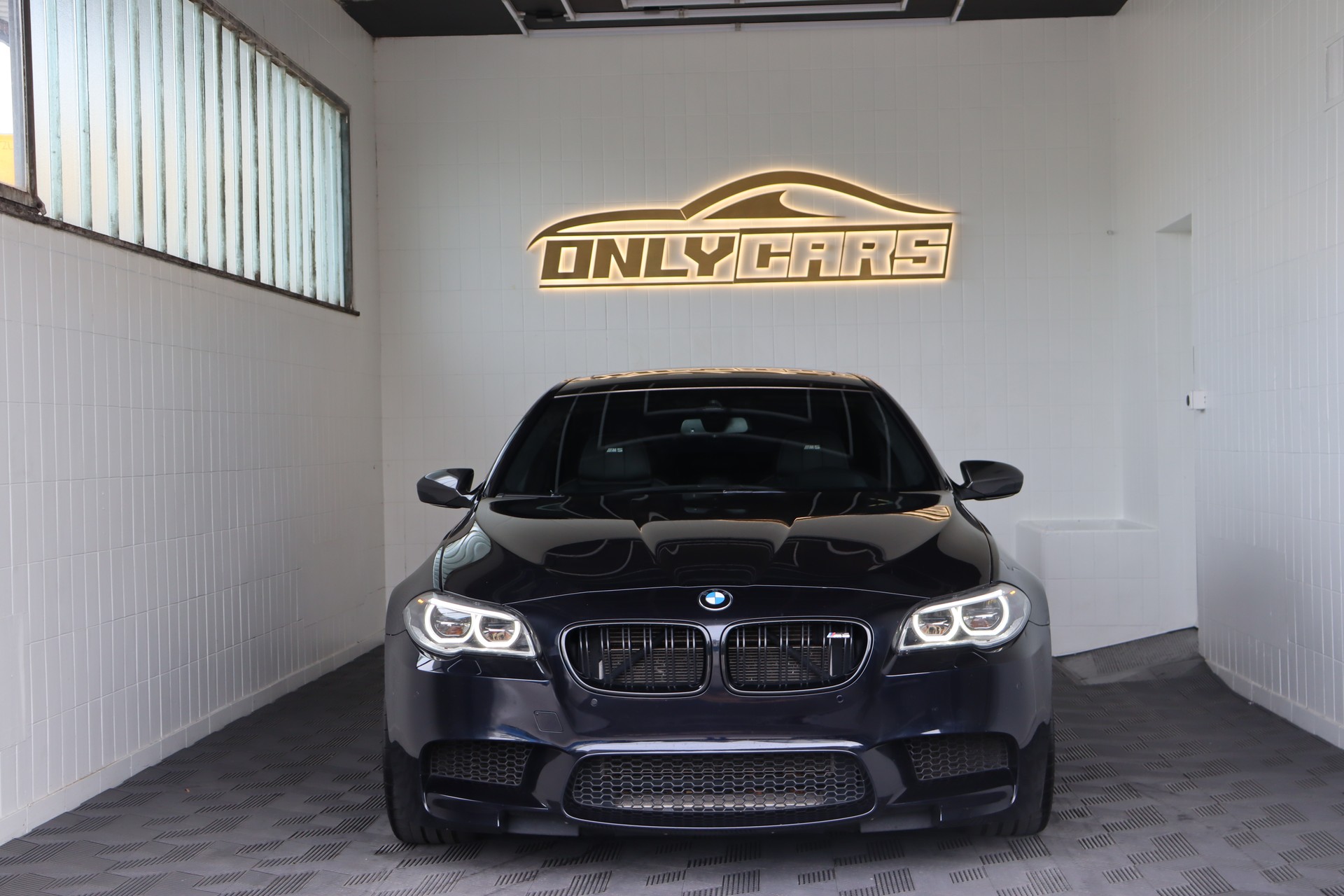 BMW M5 DRIVELOGIC COMPETITION EDITION * 1/200 * CARBON INTERIOR & EXTERIOR * VOLLLEDER * BANG & OLUFSEN *-image-1