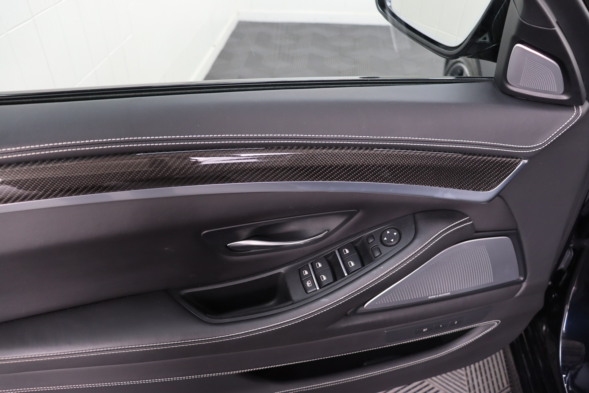 BMW M5 DRIVELOGIC COMPETITION EDITION * 1/200 * CARBON INTERIOR & EXTERIOR * VOLLLEDER * BANG & OLUFSEN *-image-21