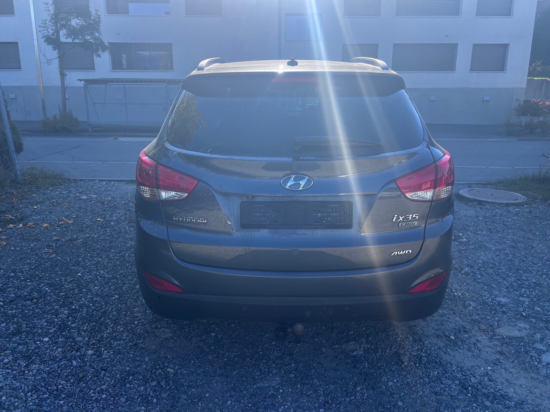 HYUNDAI iX 35 2.0 CRDi Premium 4WD Automatic-image-5
