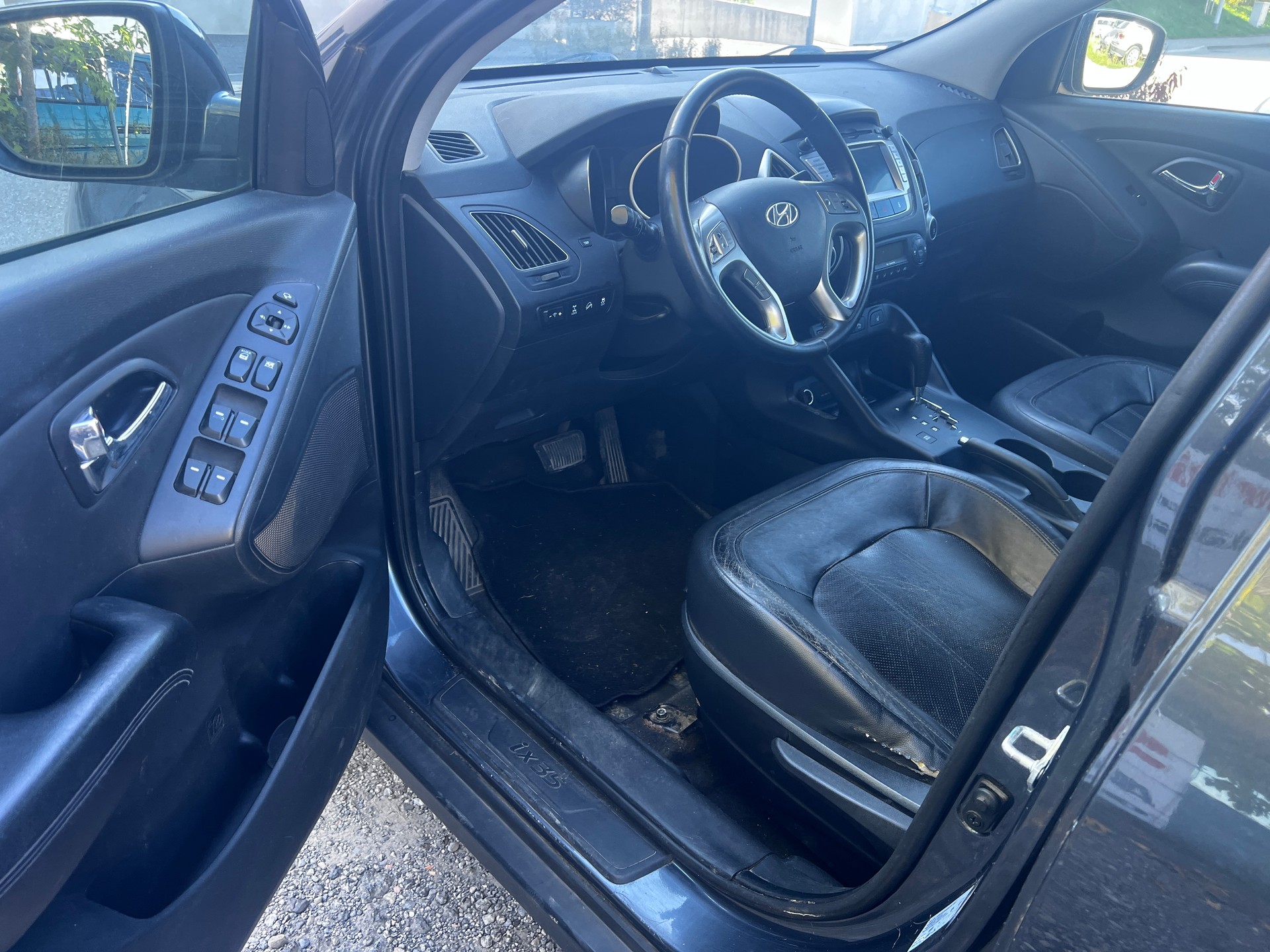 HYUNDAI iX 35 2.0 CRDi Premium 4WD Automatic-image-7
