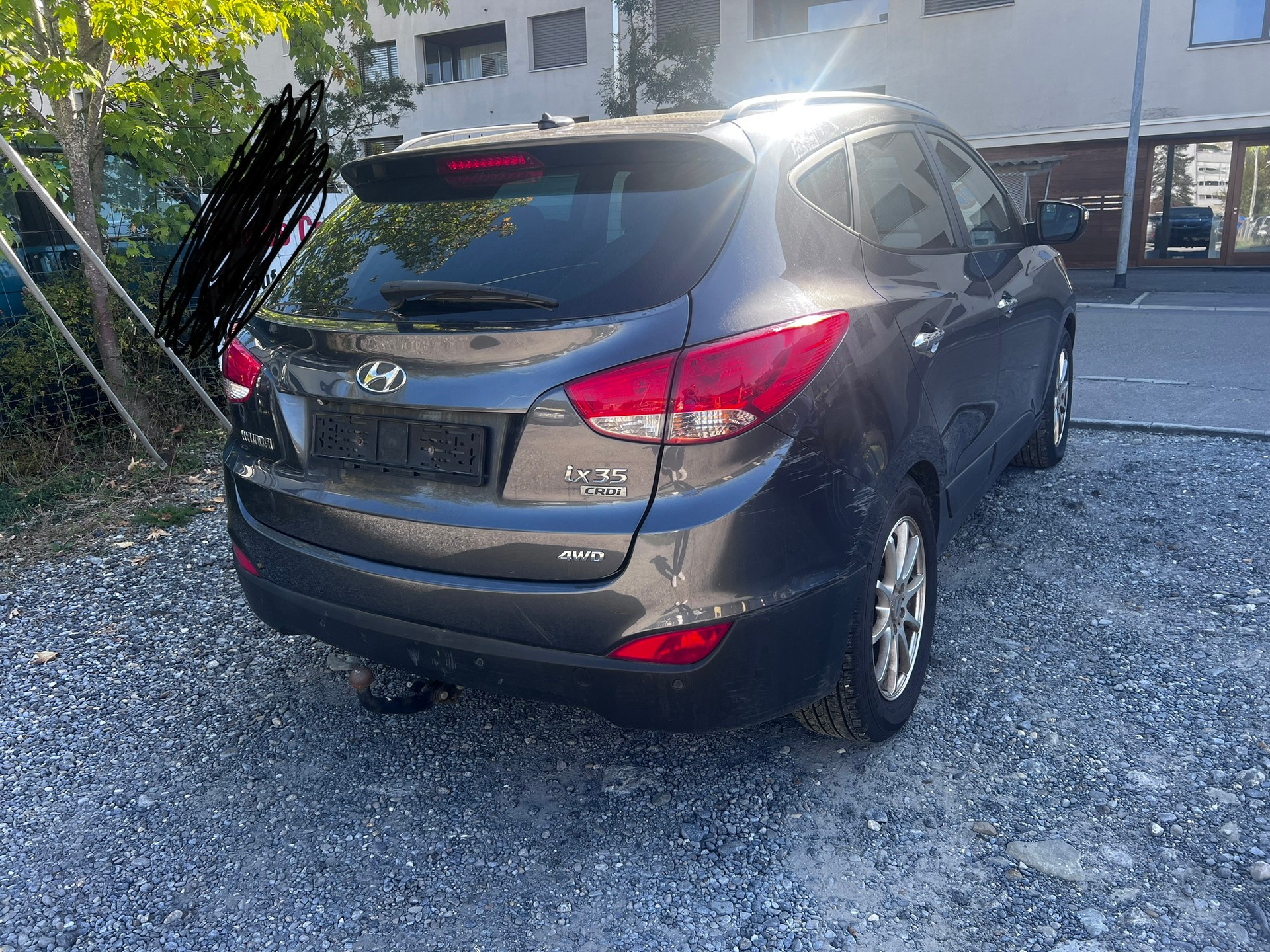 HYUNDAI iX 35 2.0 CRDi Premium 4WD Automatic-image-3