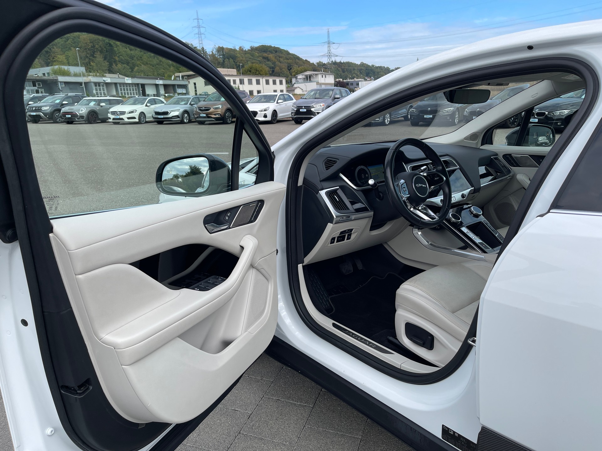 JAGUAR I-Pace EV400 SE AWD-image-6