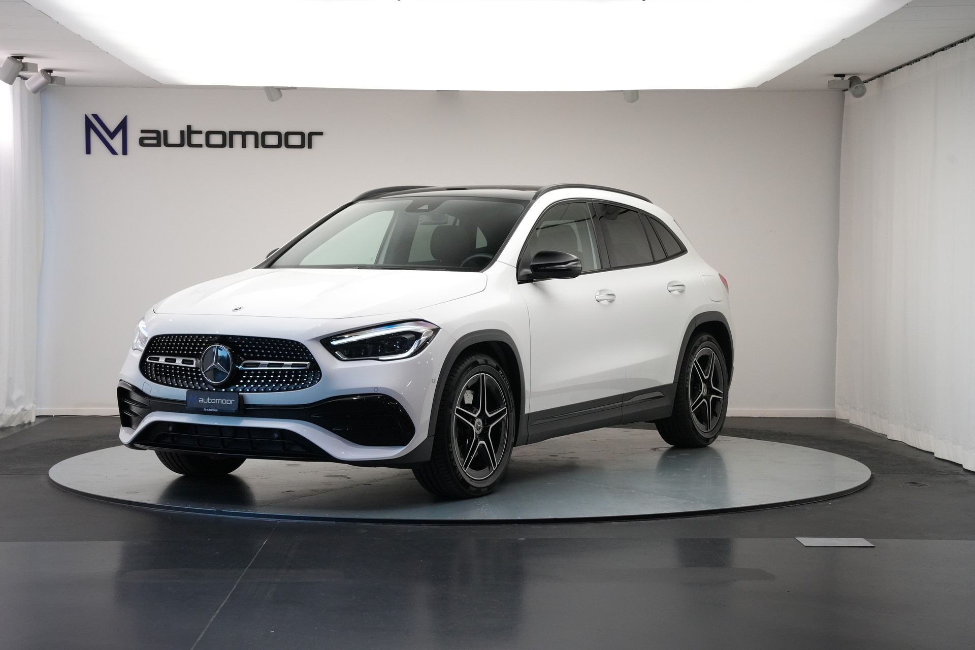MERCEDES-BENZ GLA 250 4Matic AMG Line 8G-DCT *CH-Fahrzeug* *Panorama*