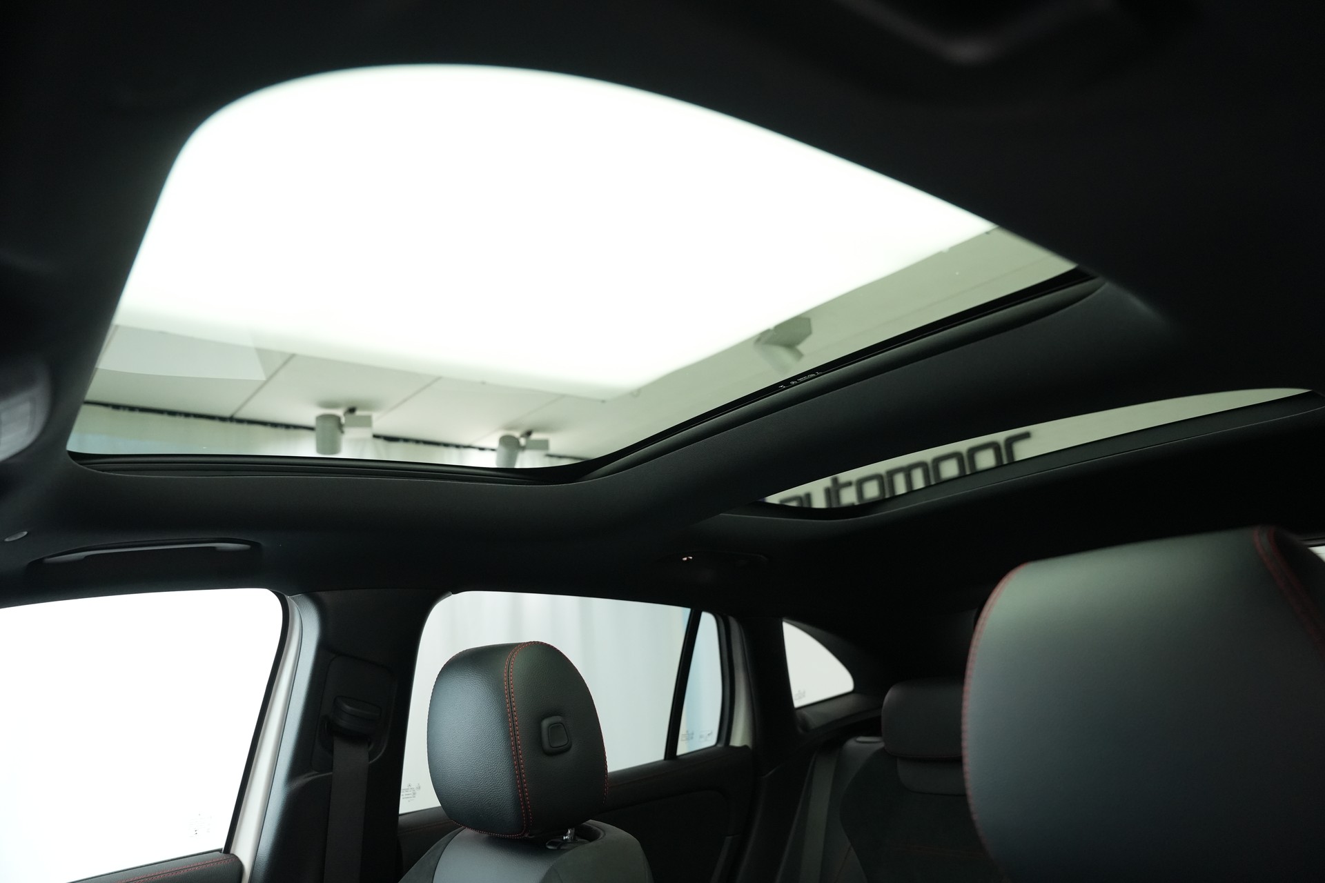 MERCEDES-BENZ GLA 250 4Matic AMG Line 8G-DCT *CH-Fahrzeug* *Panorama*-image-14