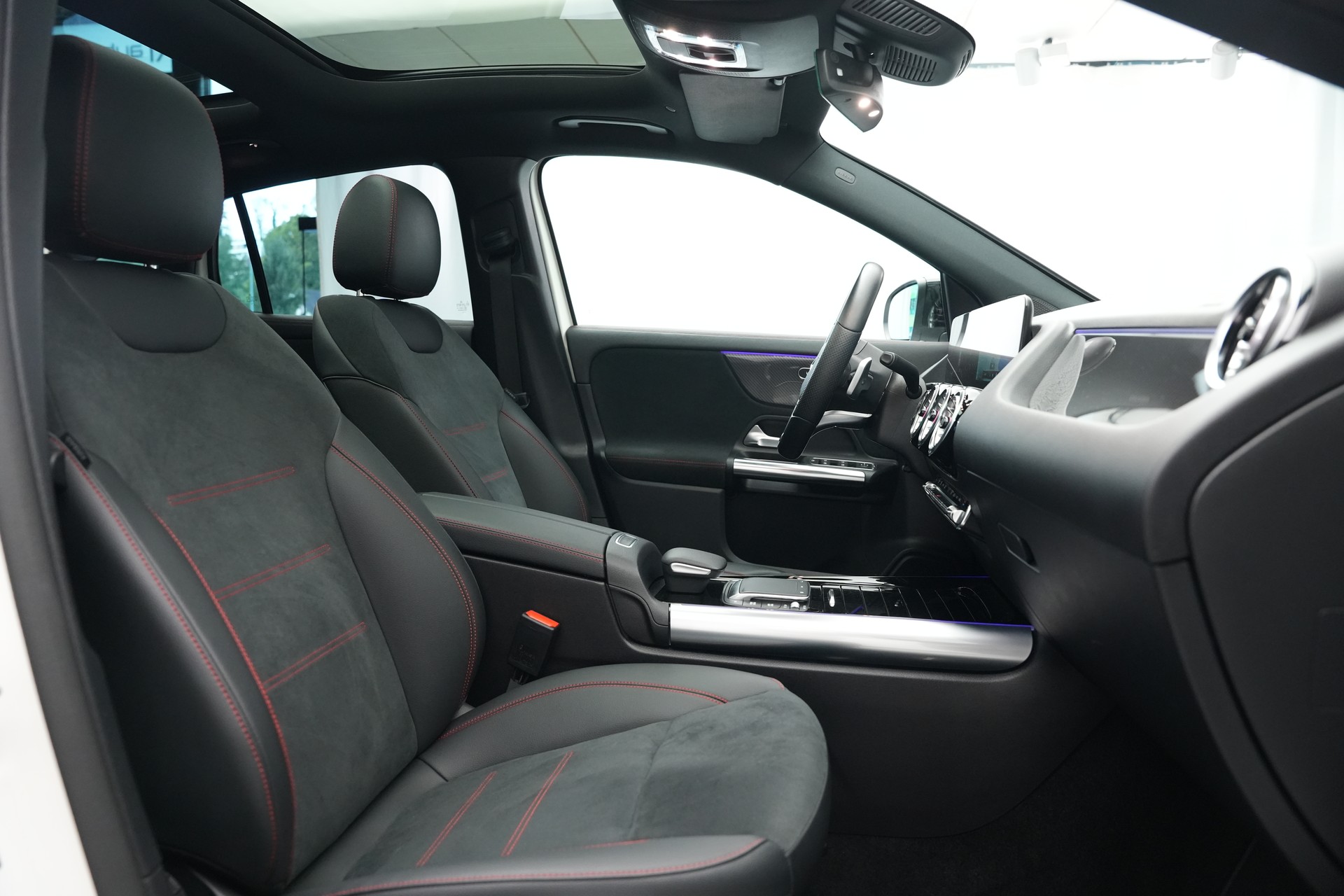 MERCEDES-BENZ GLA 250 4Matic AMG Line 8G-DCT *CH-Fahrzeug* *Panorama*-image-13