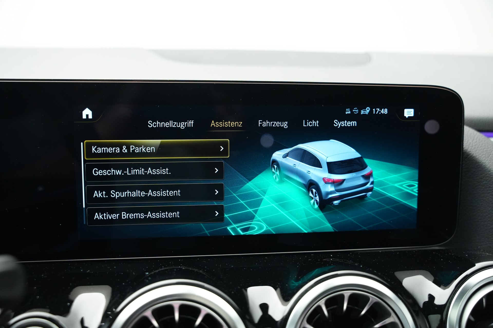 MERCEDES-BENZ GLA 250 4Matic AMG Line 8G-DCT *CH-Fahrzeug* *Panorama*-image-19