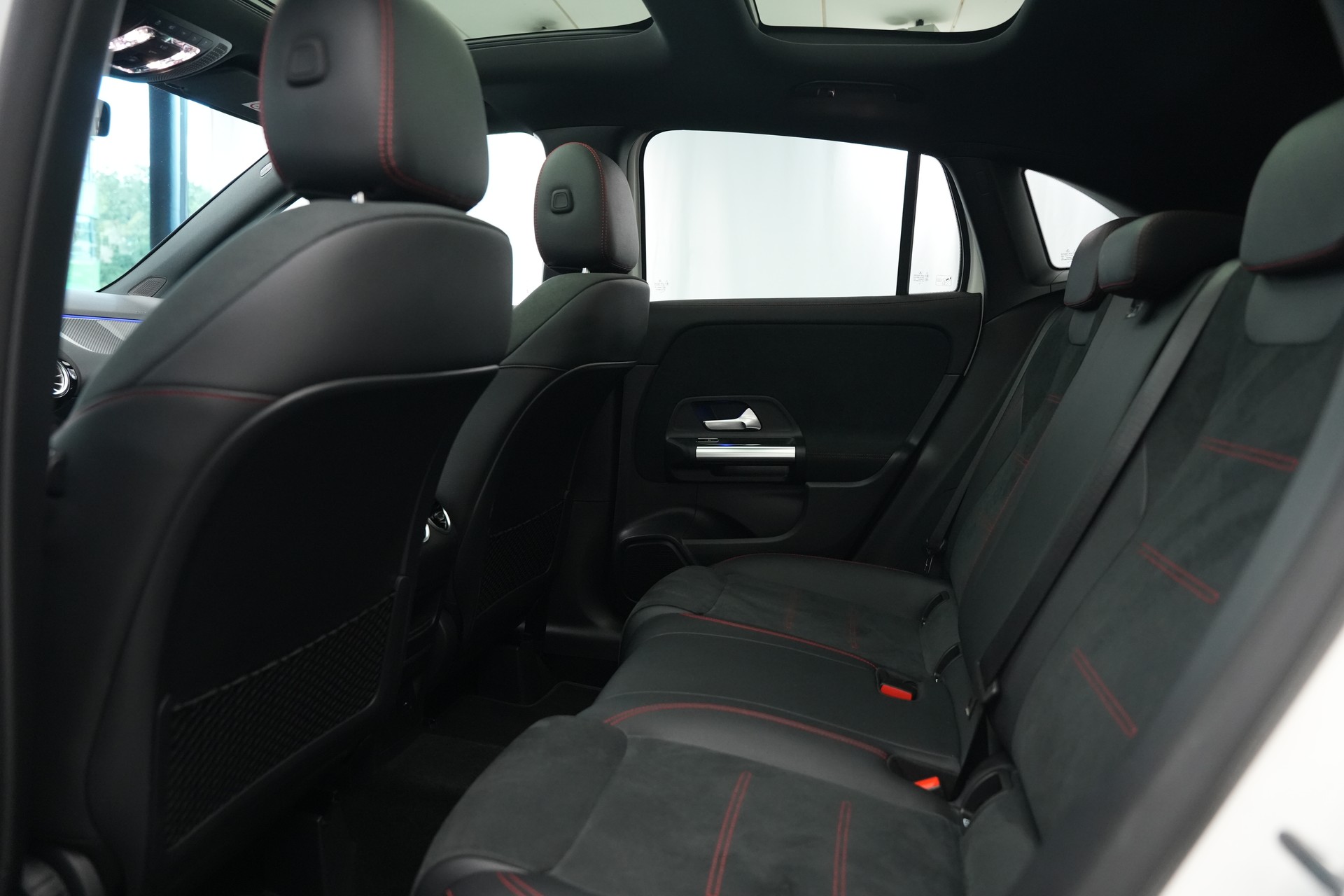MERCEDES-BENZ GLA 250 4Matic AMG Line 8G-DCT *CH-Fahrzeug* *Panorama*-image-16