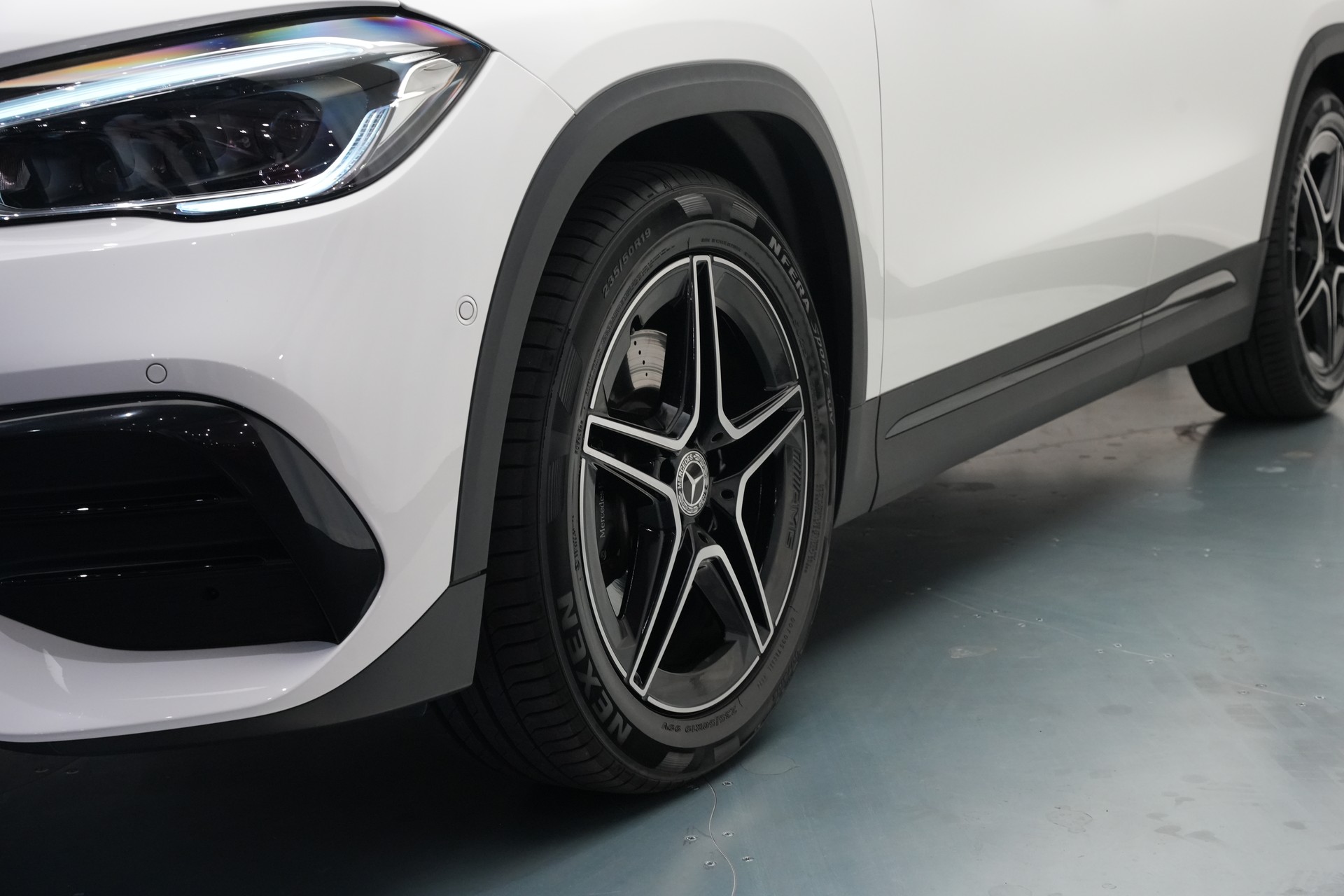 MERCEDES-BENZ GLA 250 4Matic AMG Line 8G-DCT *CH-Fahrzeug* *Panorama*-image-38