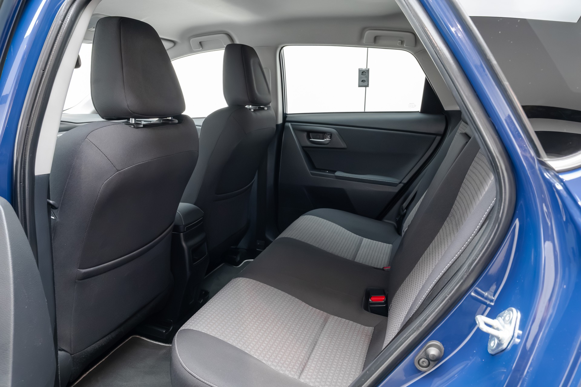 TOYOTA Auris 1.8 HSD Premium e-CVT-image-14