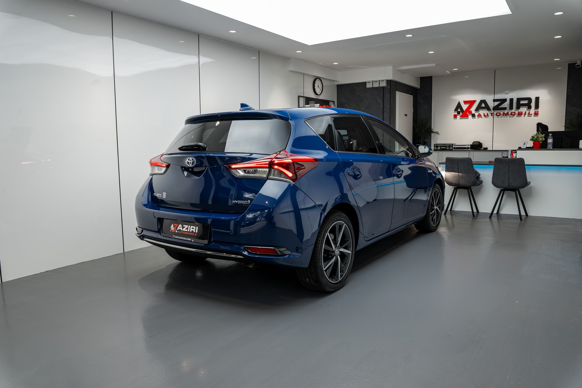TOYOTA Auris 1.8 HSD Premium e-CVT-image-3