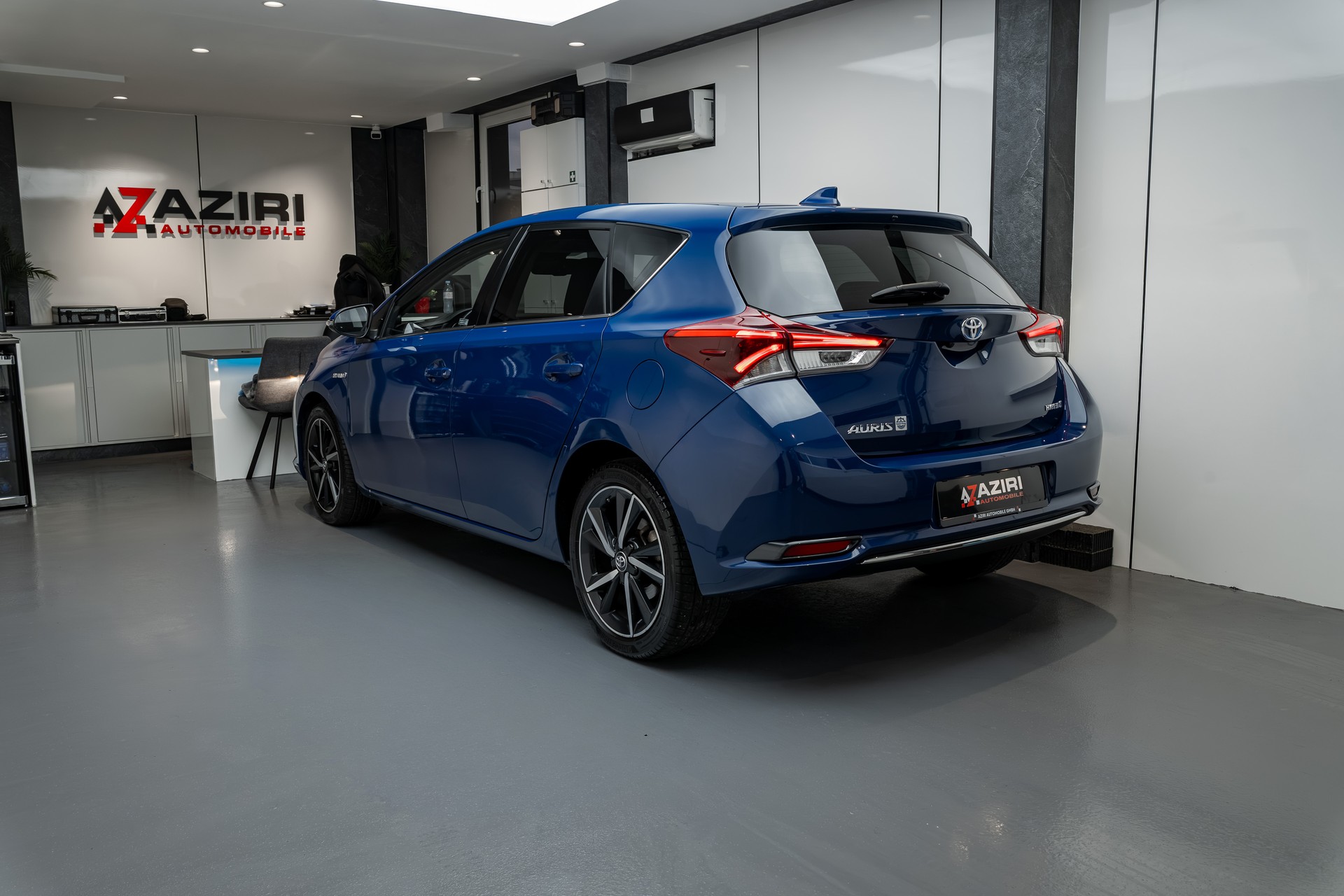 TOYOTA Auris 1.8 HSD Premium e-CVT-image-5