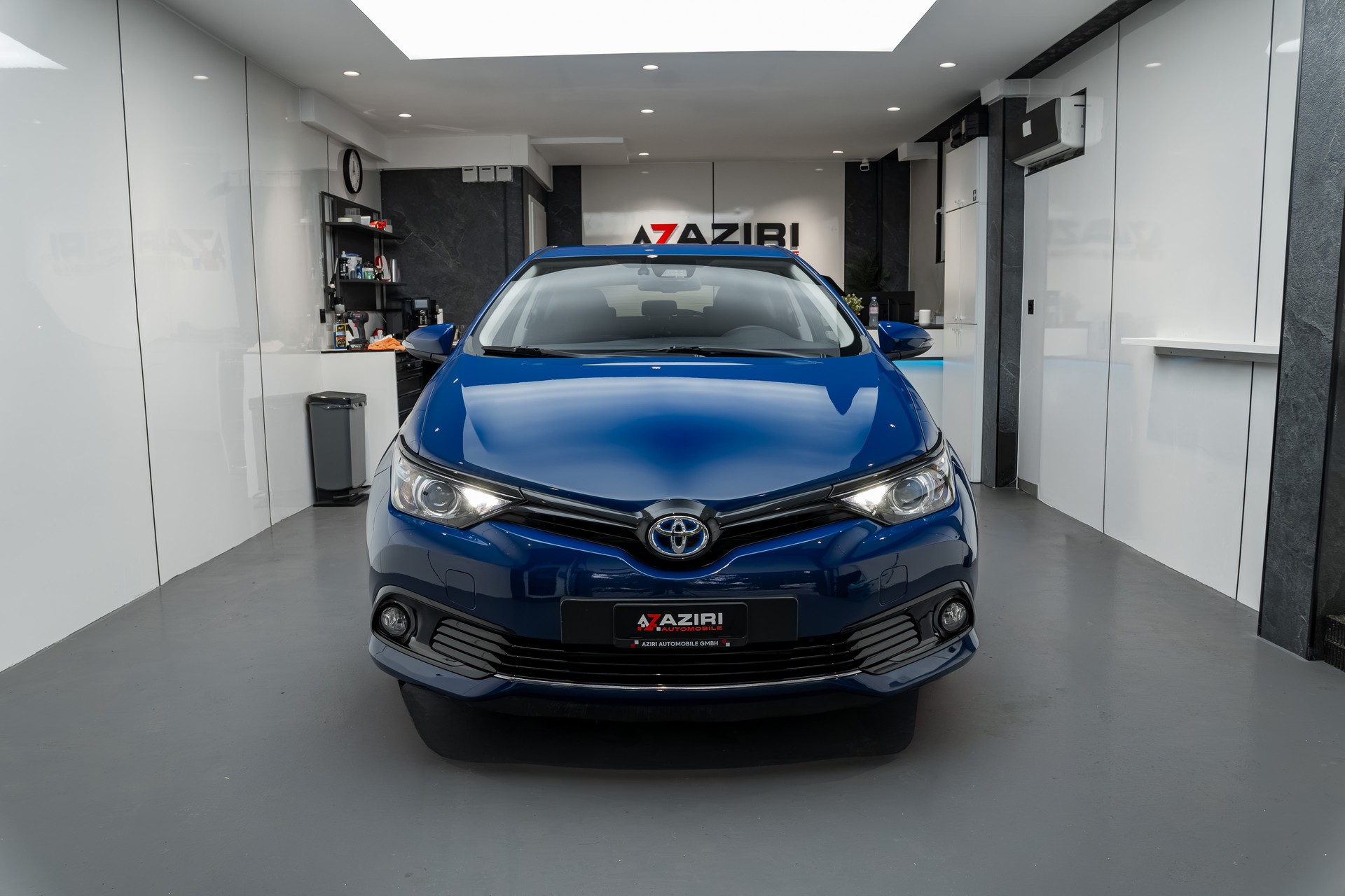 TOYOTA Auris 1.8 HSD Premium e-CVT-image-1