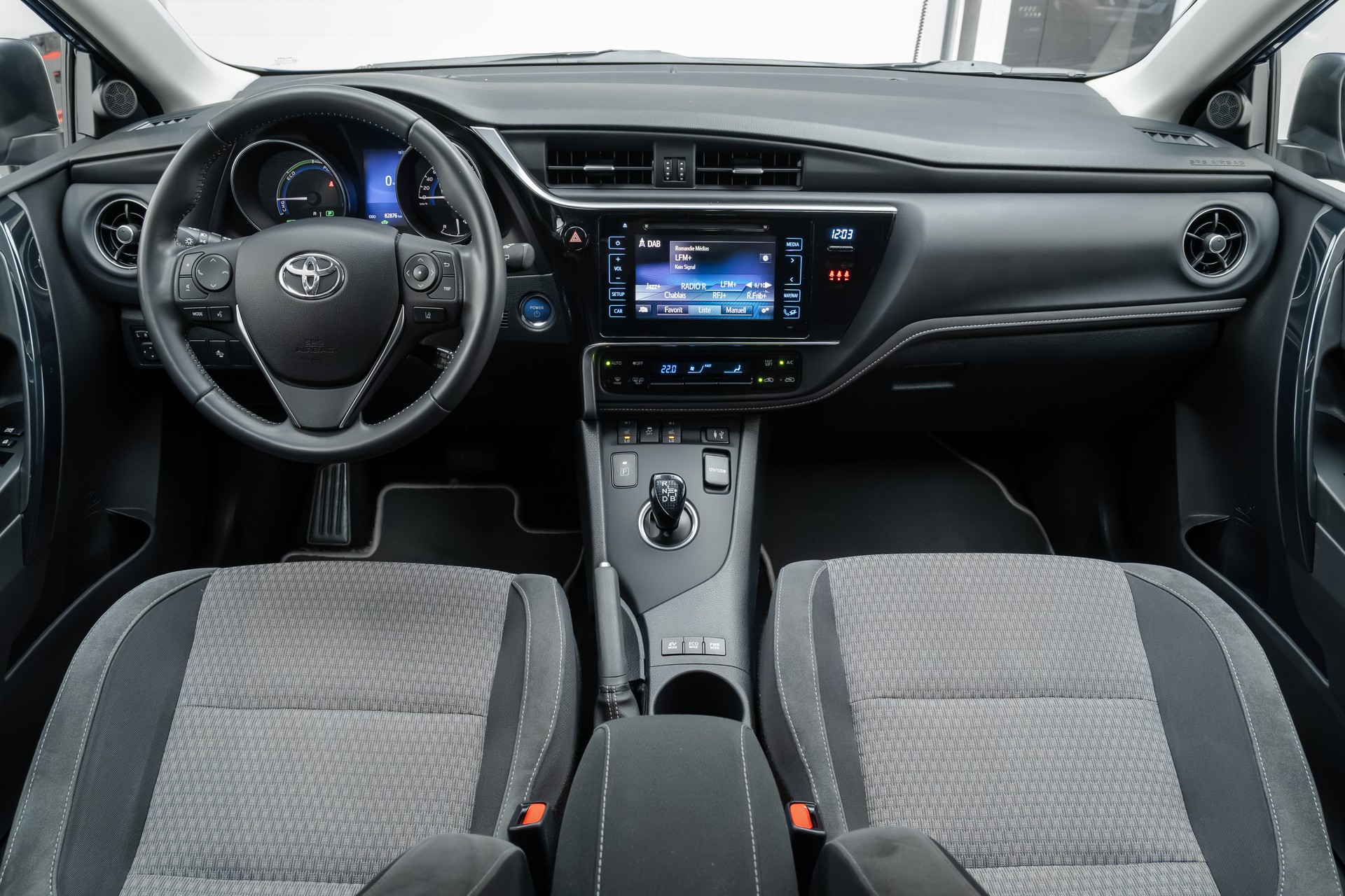 TOYOTA Auris 1.8 HSD Premium e-CVT-image-6