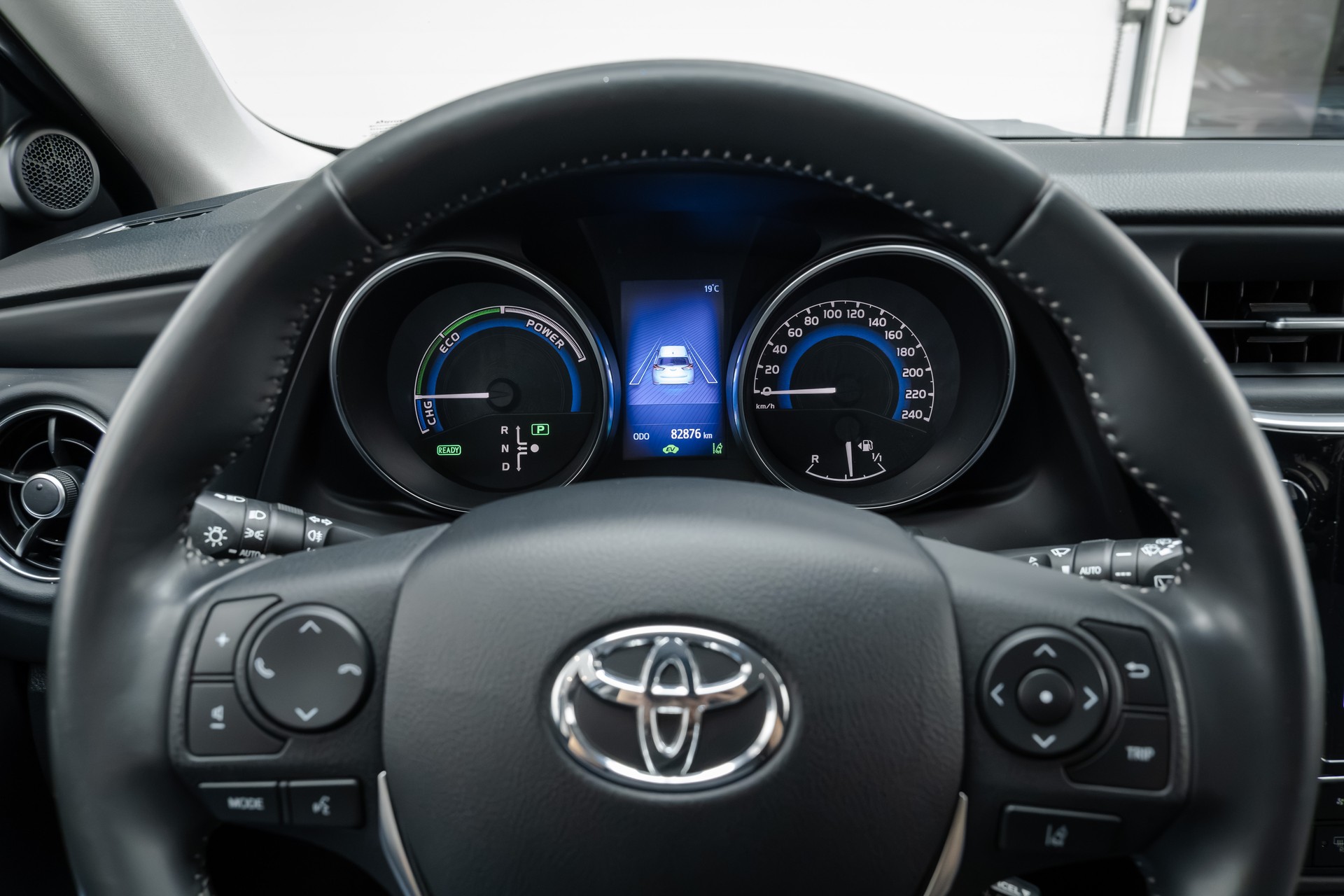 TOYOTA Auris 1.8 HSD Premium e-CVT-image-12