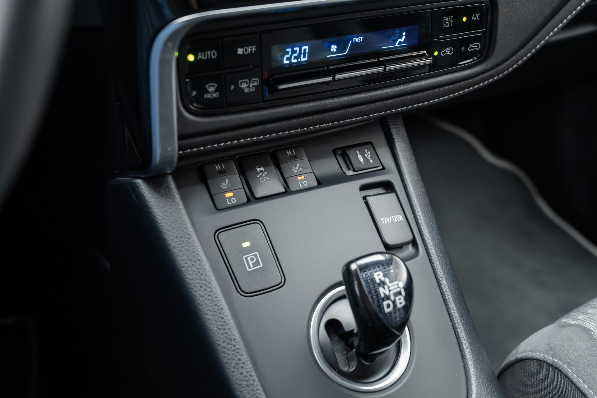 TOYOTA Auris 1.8 HSD Premium e-CVT-image-10