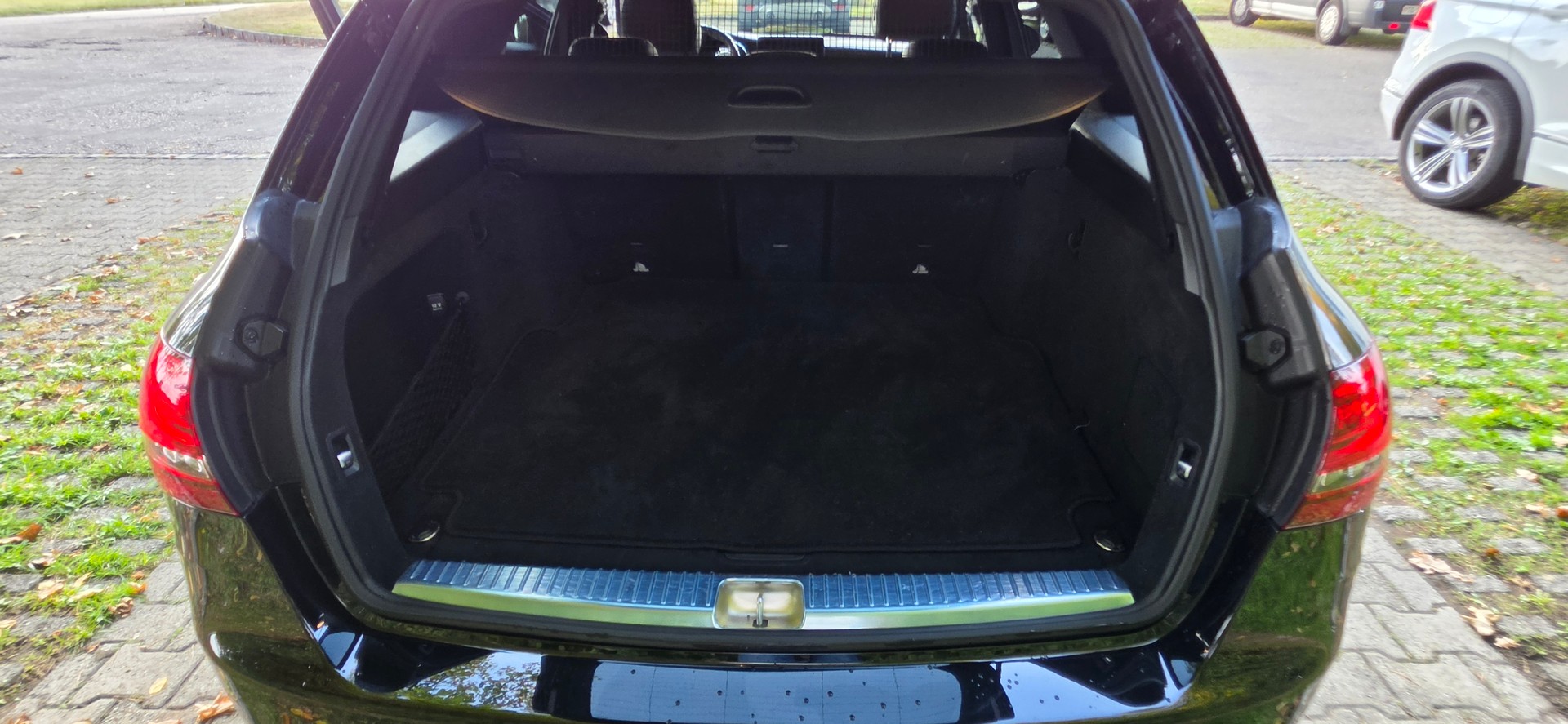 MERCEDES-BENZ C 43 AMG 4matic-image-9