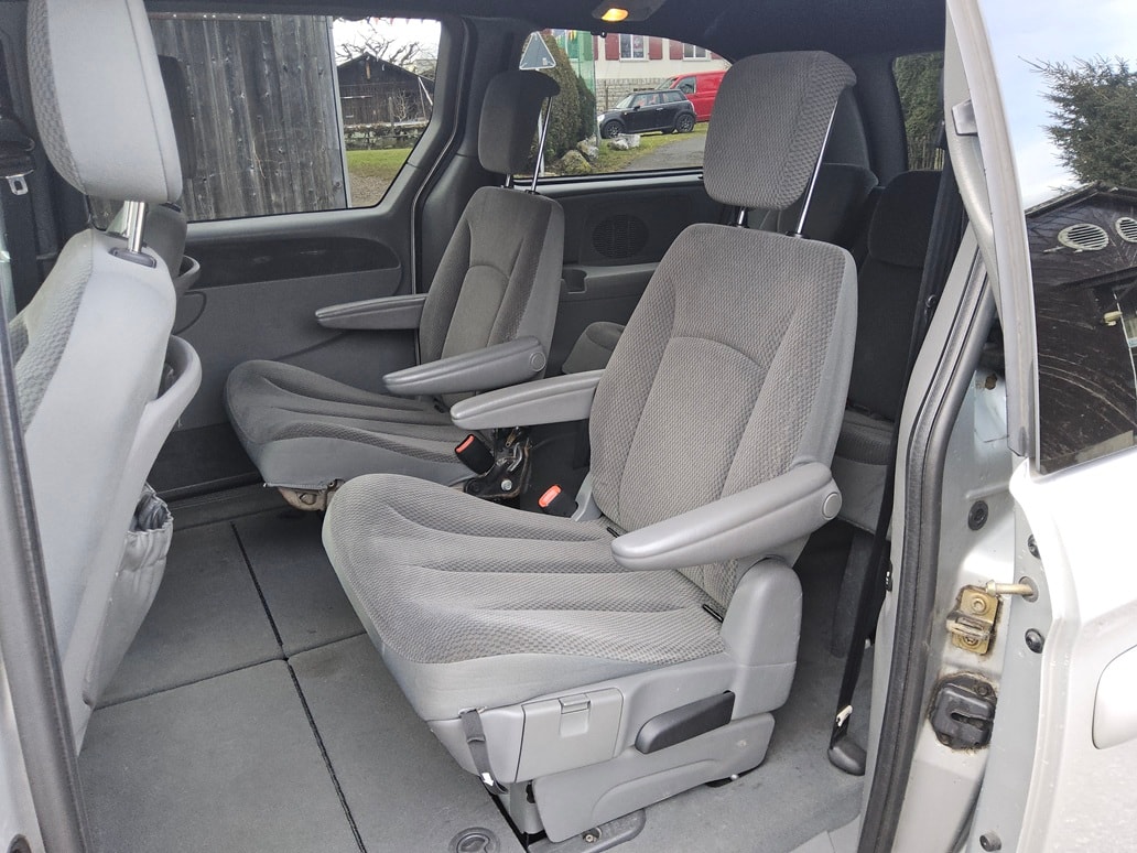 CHRYSLER Grand Voy. 2.8 CRD LX Automatic-image-11