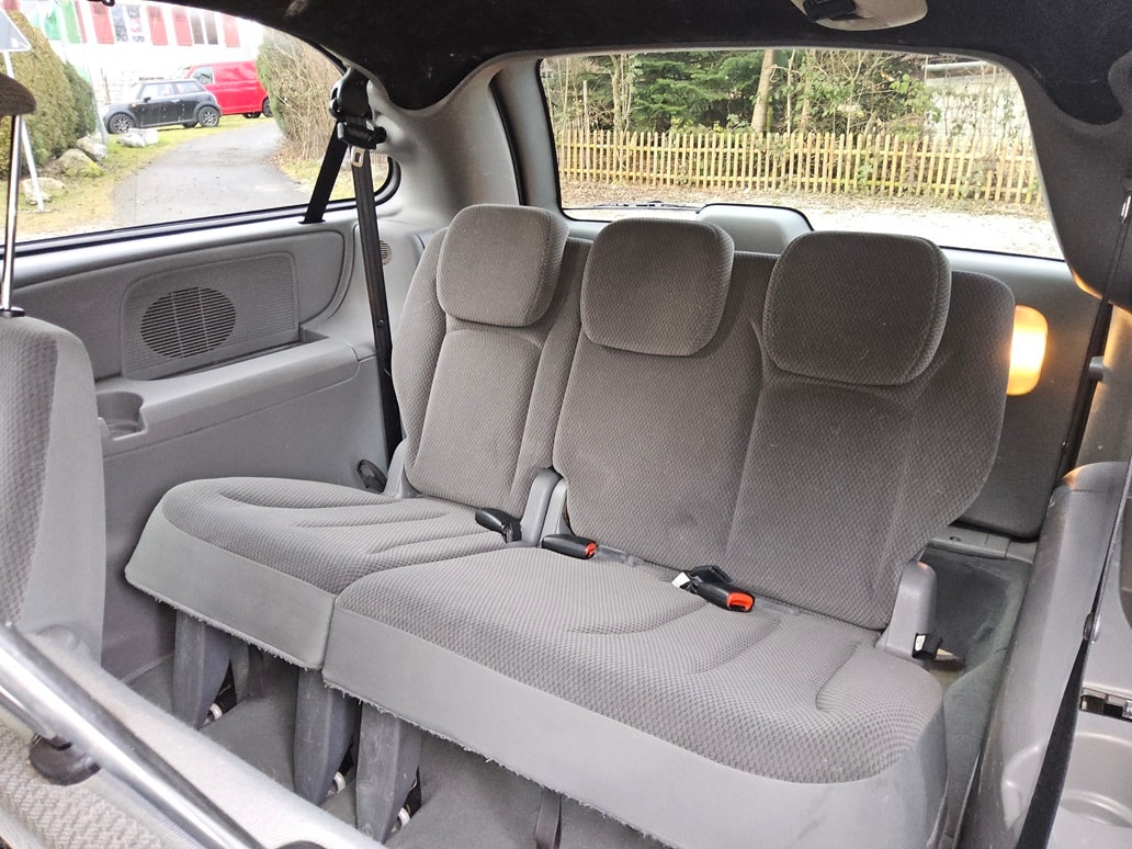 CHRYSLER Grand Voy. 2.8 CRD LX Automatic-image-12