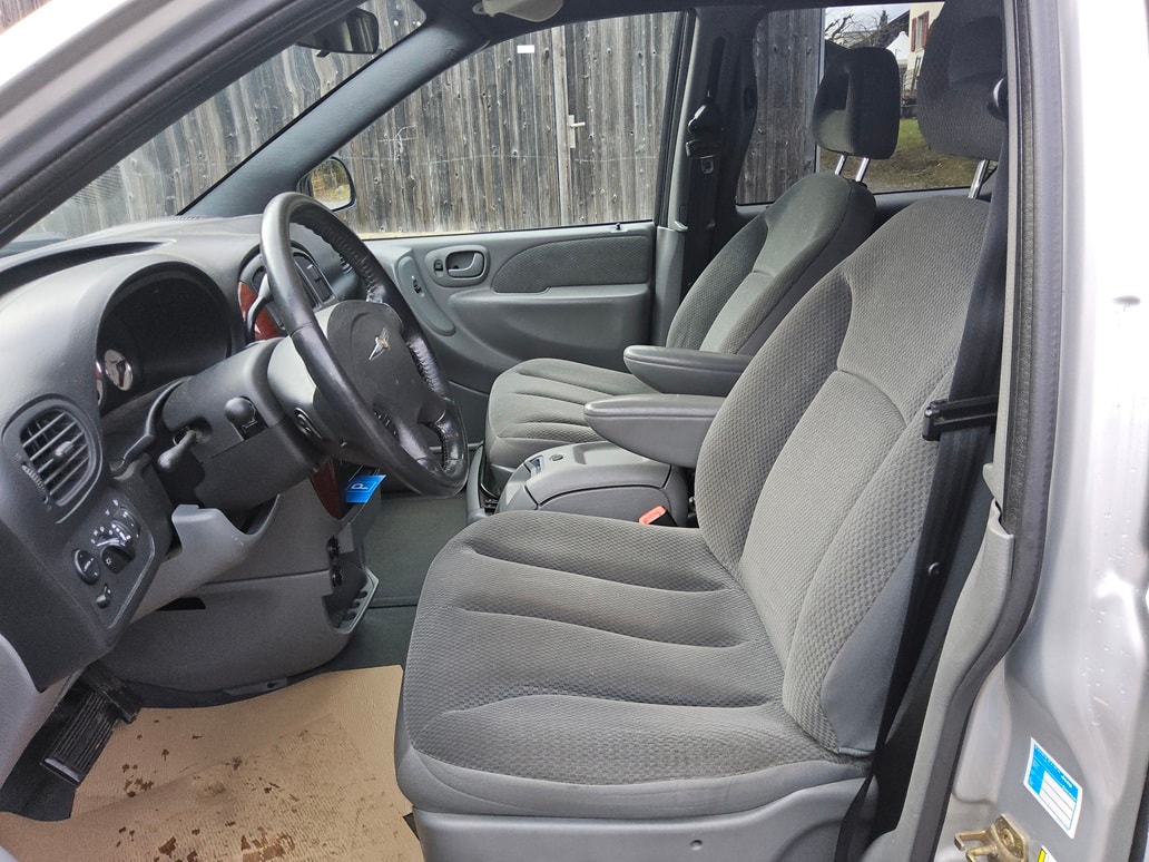 CHRYSLER Grand Voy. 2.8 CRD LX Automatic-image-10