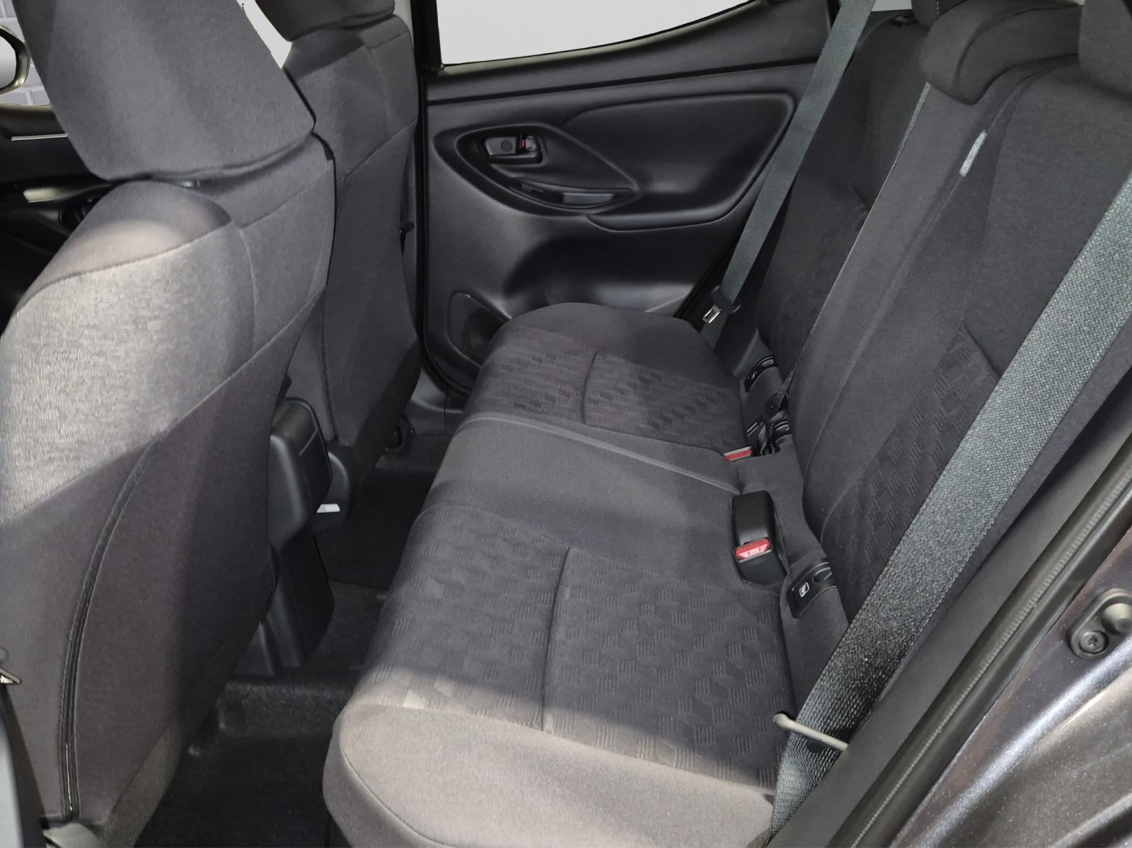 TOYOTA Yaris 1.5 VVT-i HSD Trend inkl. Winterräder / Servicepaket 4 Jahre / 60000 Km ab 1. IV-image-9