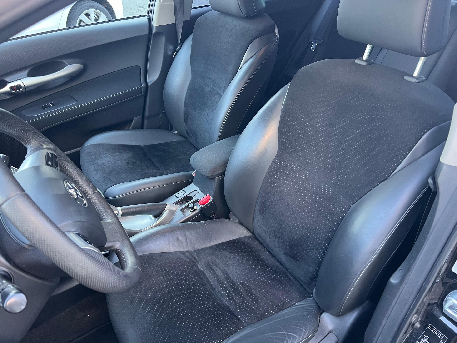 TOYOTA Auris 1.8 HSD Linea Sol-image-9