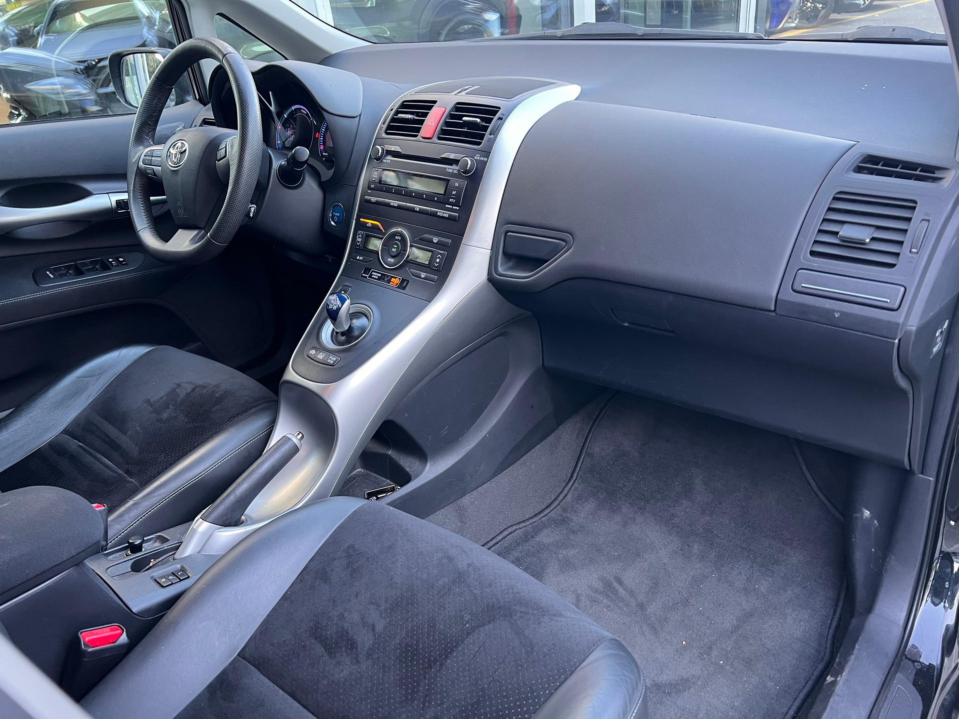 TOYOTA Auris 1.8 HSD Linea Sol-image-13