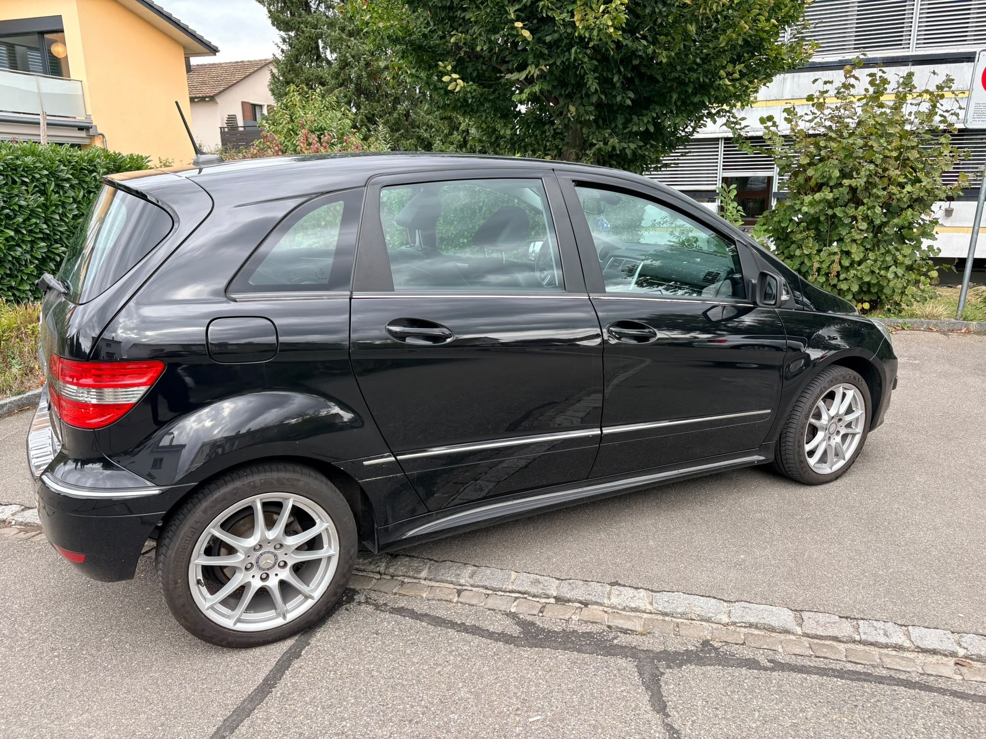 MERCEDES-BENZ B 180 Selection Autotronic-image-3