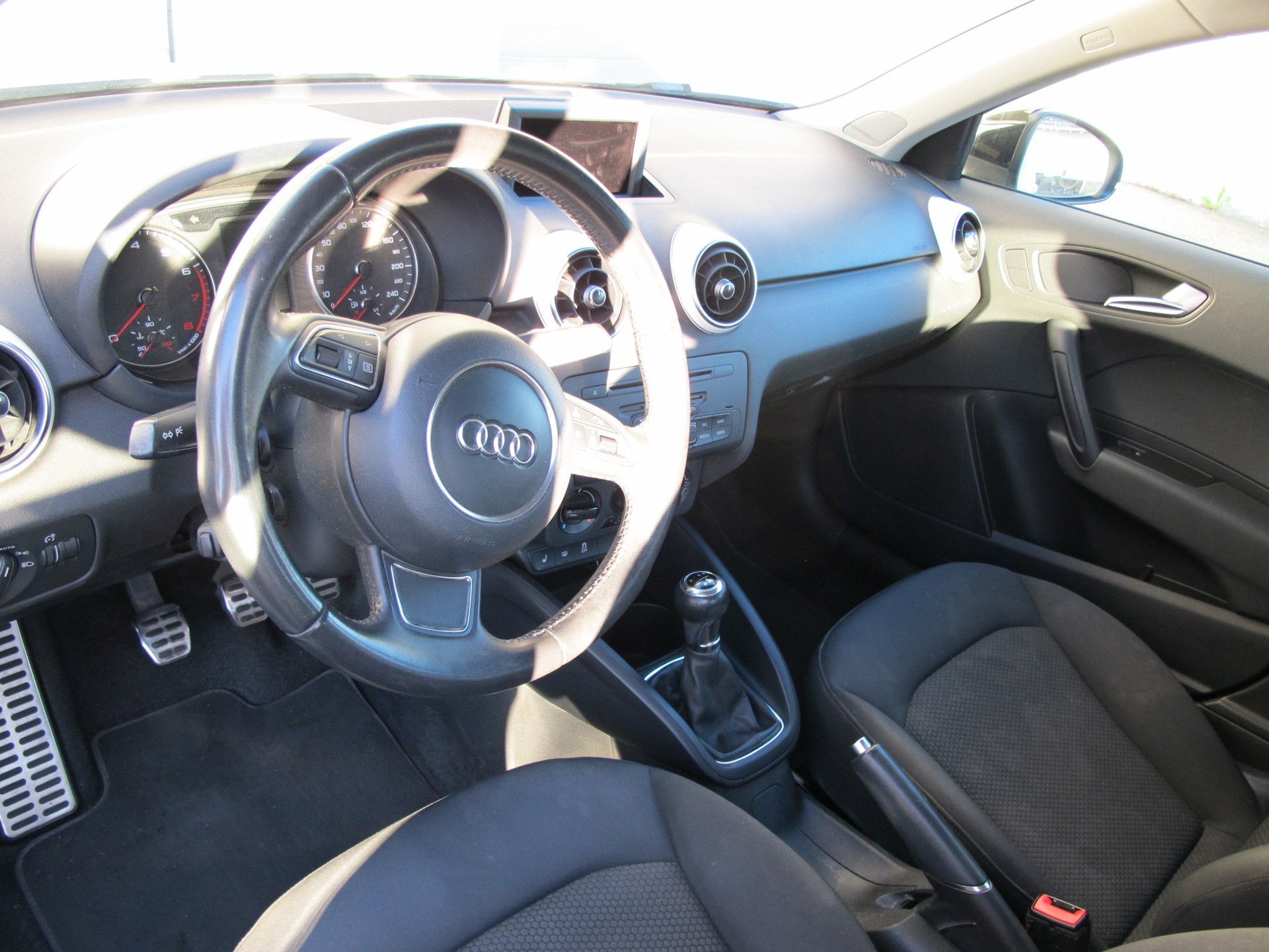 AUDI 1.2 TFSI Attraction-image-3