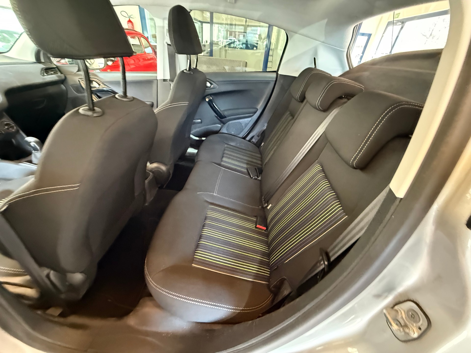 PEUGEOT 208 1.2 PureTech Urban Soul-image-5