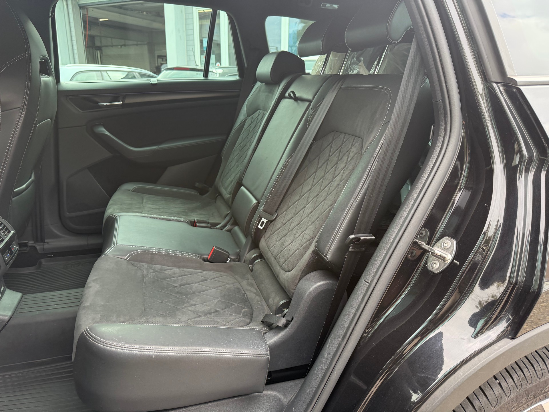 SKODA Kodiaq 2.0 TSI 4x4 Sport Line-image-8